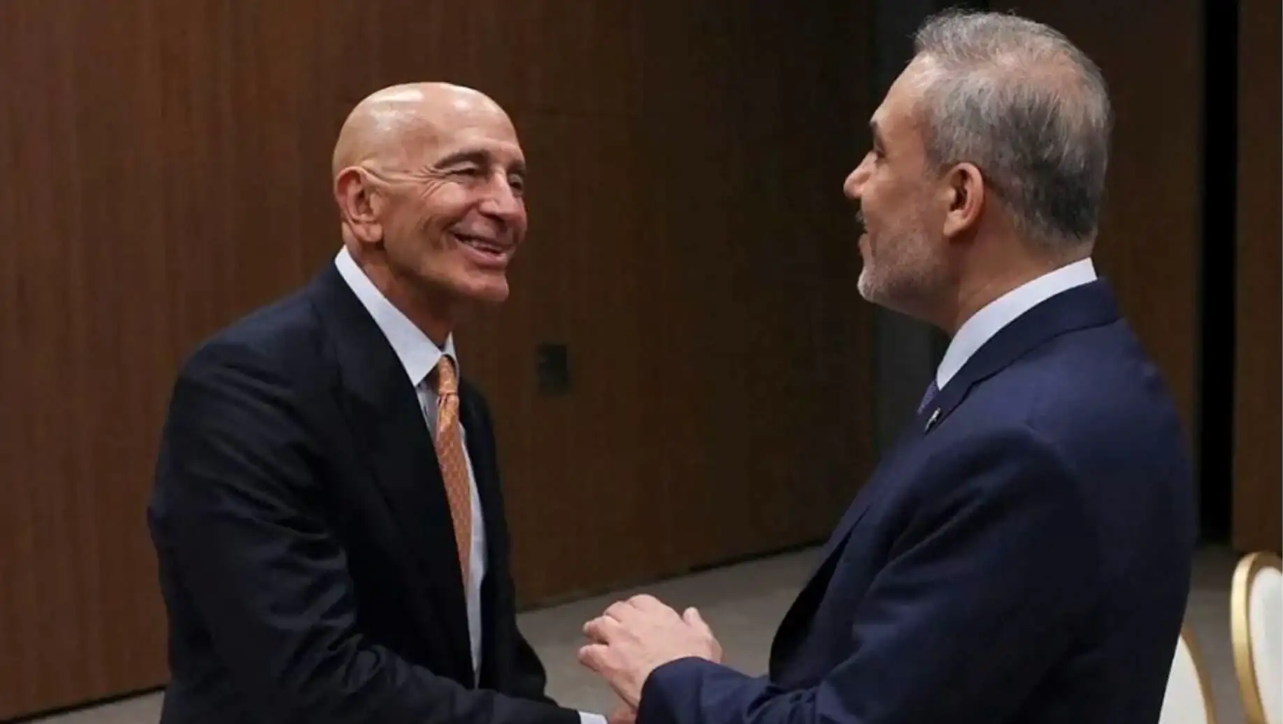 Foreign Minister Hakan Fidan and US Special Representative Tom Barrack shaking hands. Foreign Minister Hakan Fidan and US Special Representative Tom Barrack shaking hands.