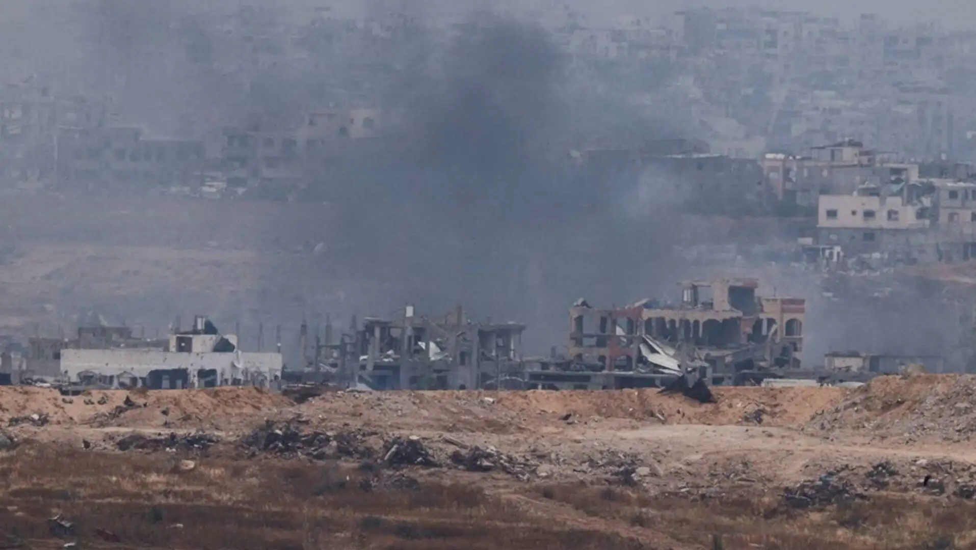 Israeli army and tanks conducting operations in Gaza.