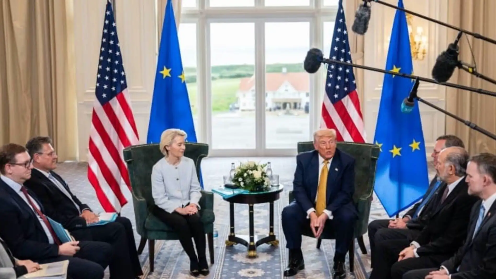 A group of people sitting in chairs during a meeting.