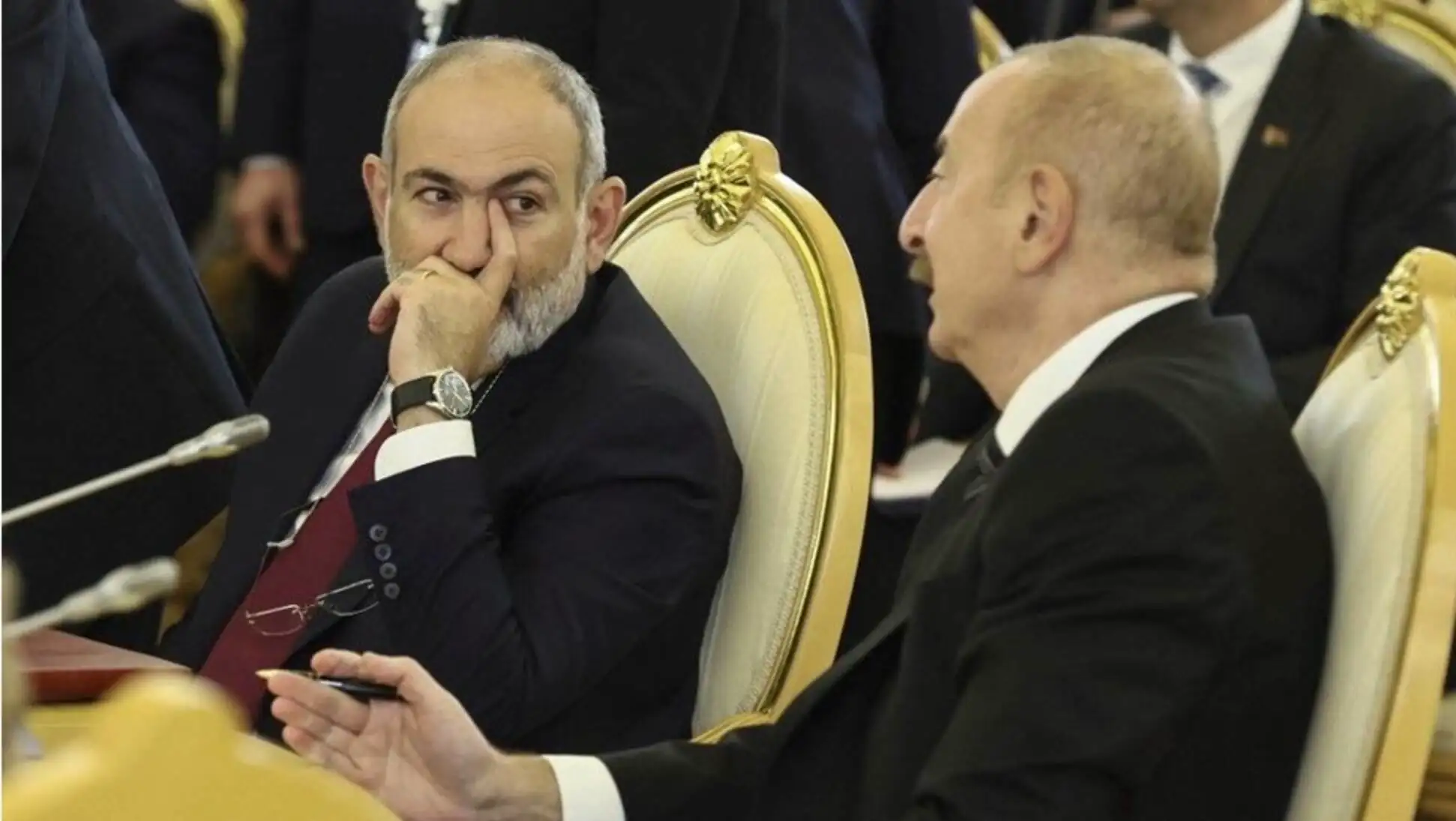 Aliyev ve Paşinyan Beyaz Saray'da barış anlaşması imzalayacak. Aliyev ve Paşinyan Beyaz Saray'da barış anlaşması imzalayacak.