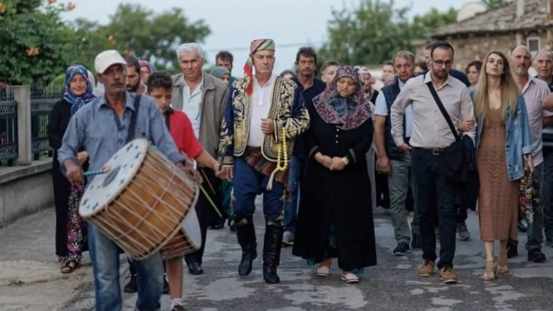 Yunanistan'da Alevi-Bektaşileri tanıyan kalabalık bir grup. Yunanistan'da Alevi-Bektaşileri tanıyan kalabalık bir grup.