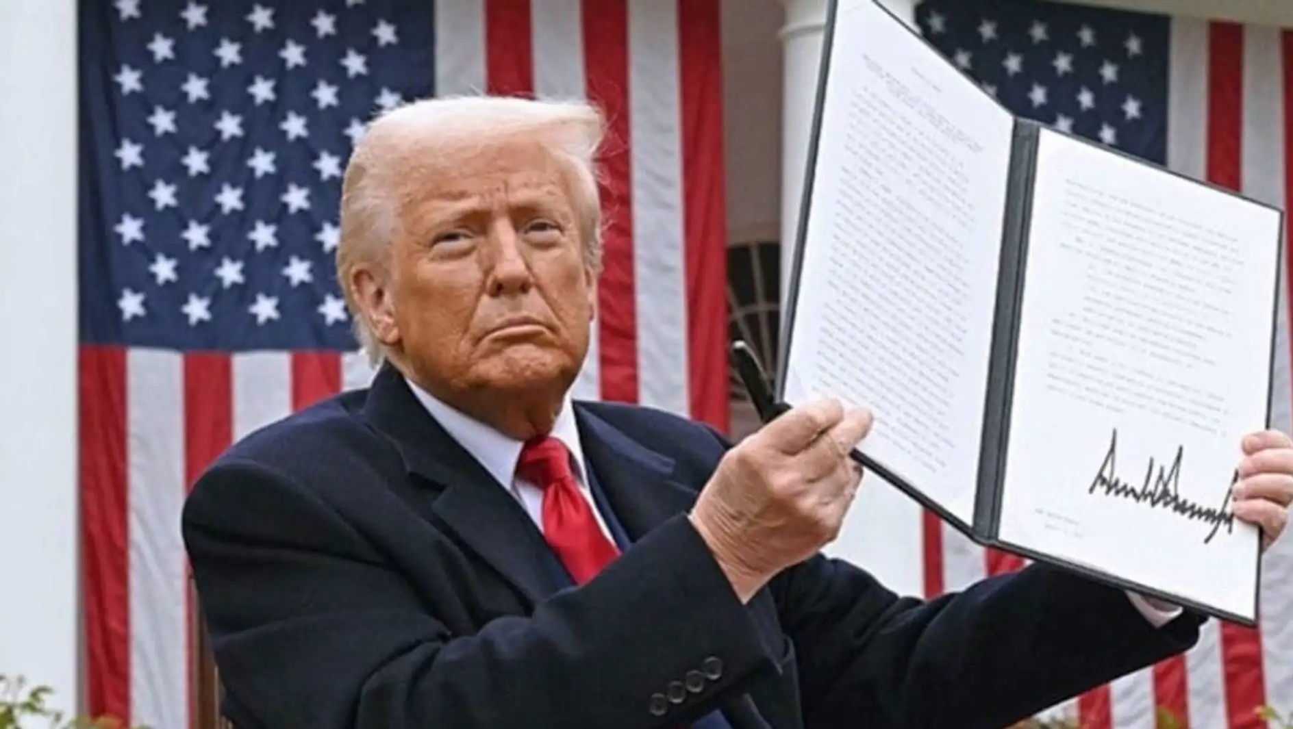 Trump, Hindistan'a yönelik yeni vergi açıklaması yapıyor. Trump, Hindistan'a yönelik yeni vergi açıklaması yapıyor.