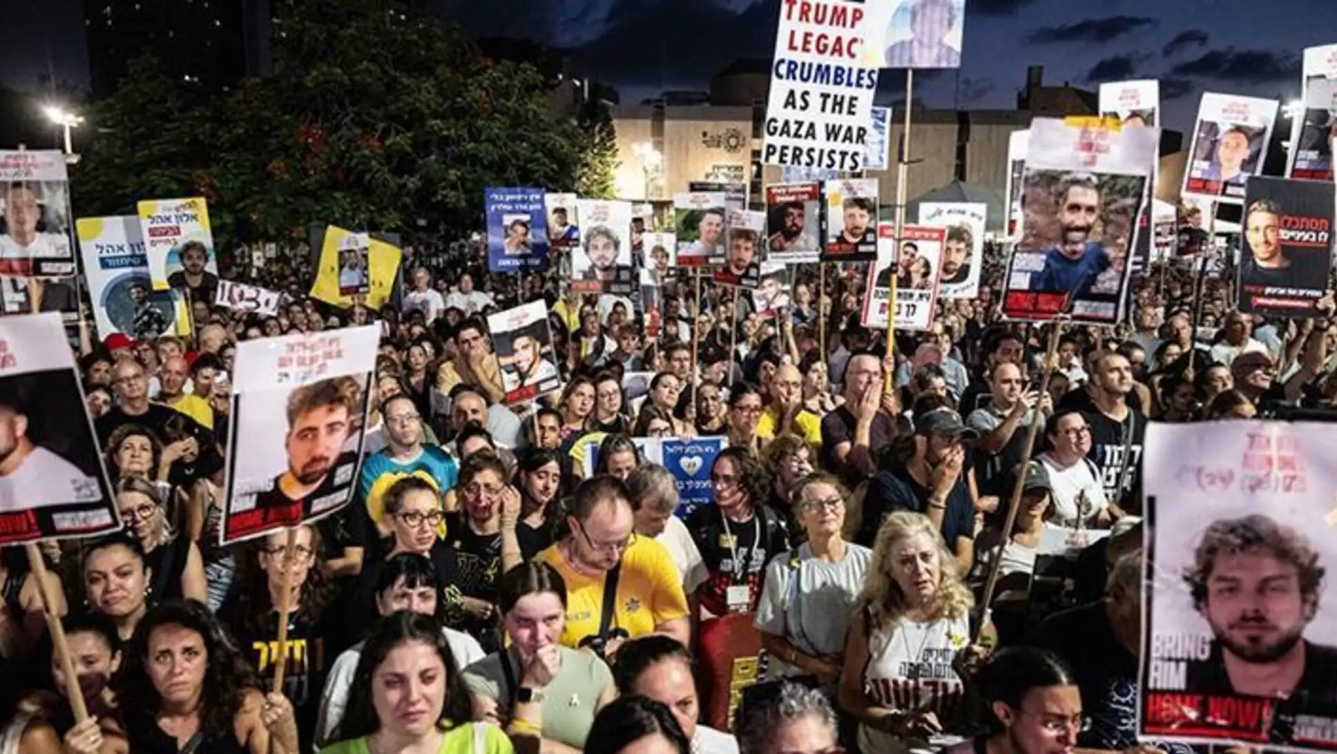 İsrailli ailelerin protesto gösterisi. İsrailli ailelerin protesto gösterisi.