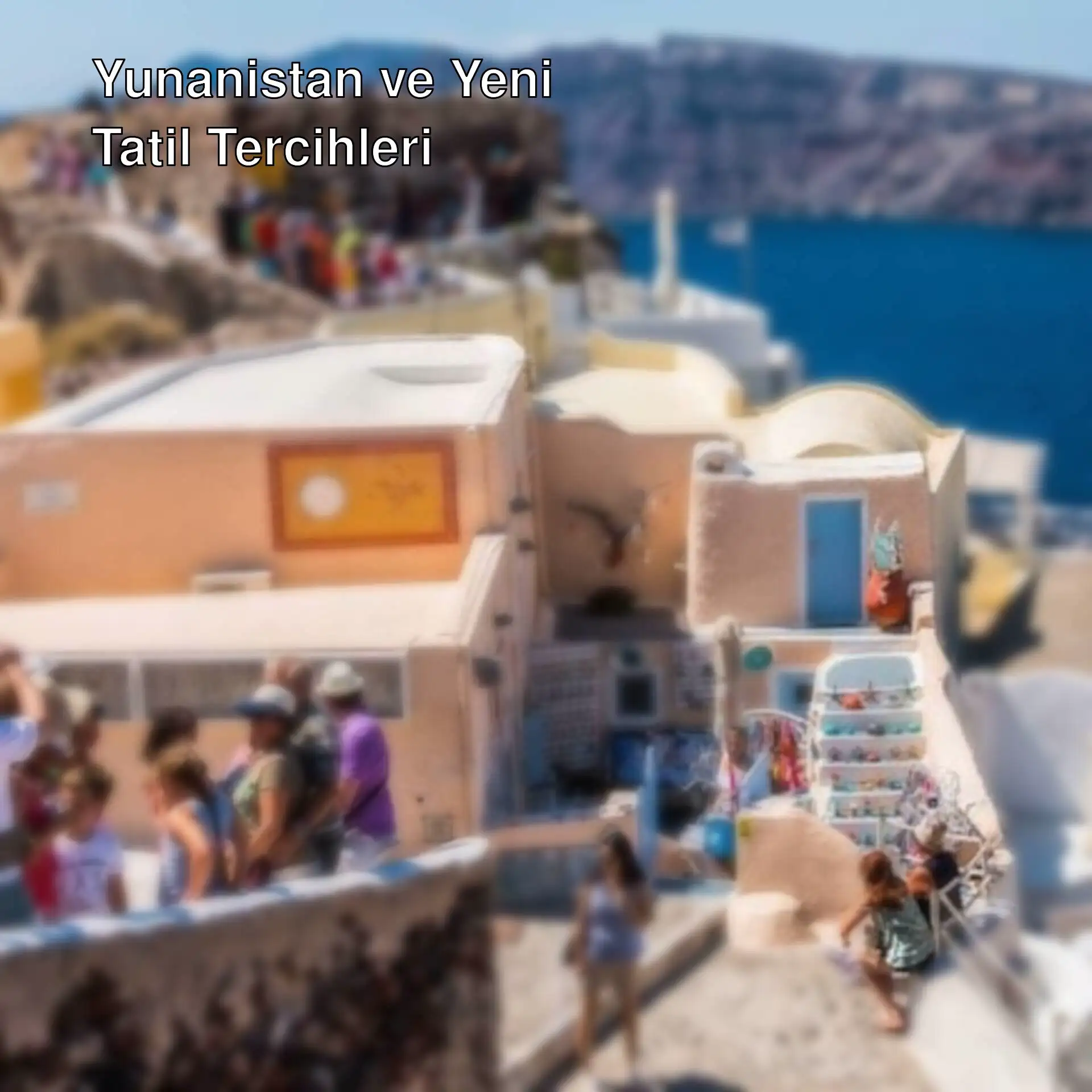 Yunanistan'da tatil yapan bir grup insan. Yunanistan'da tatil yapan bir grup insan.