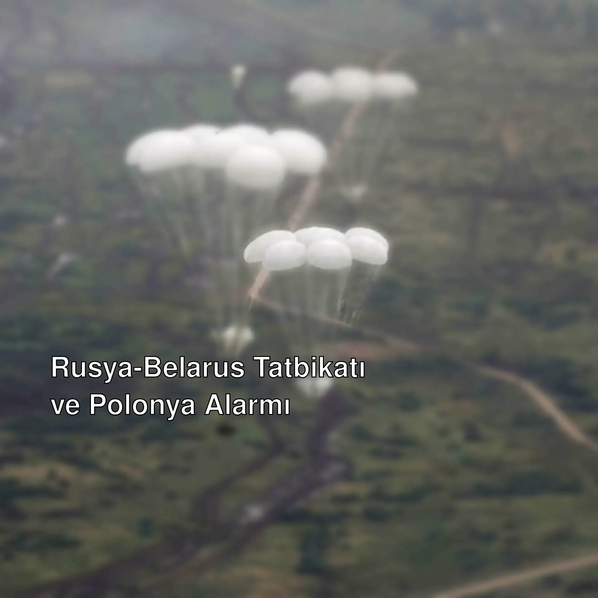 Rusya ve Belarus'un askeri tatbikatı sırasında gökyüzünde beyaz paraşütler.