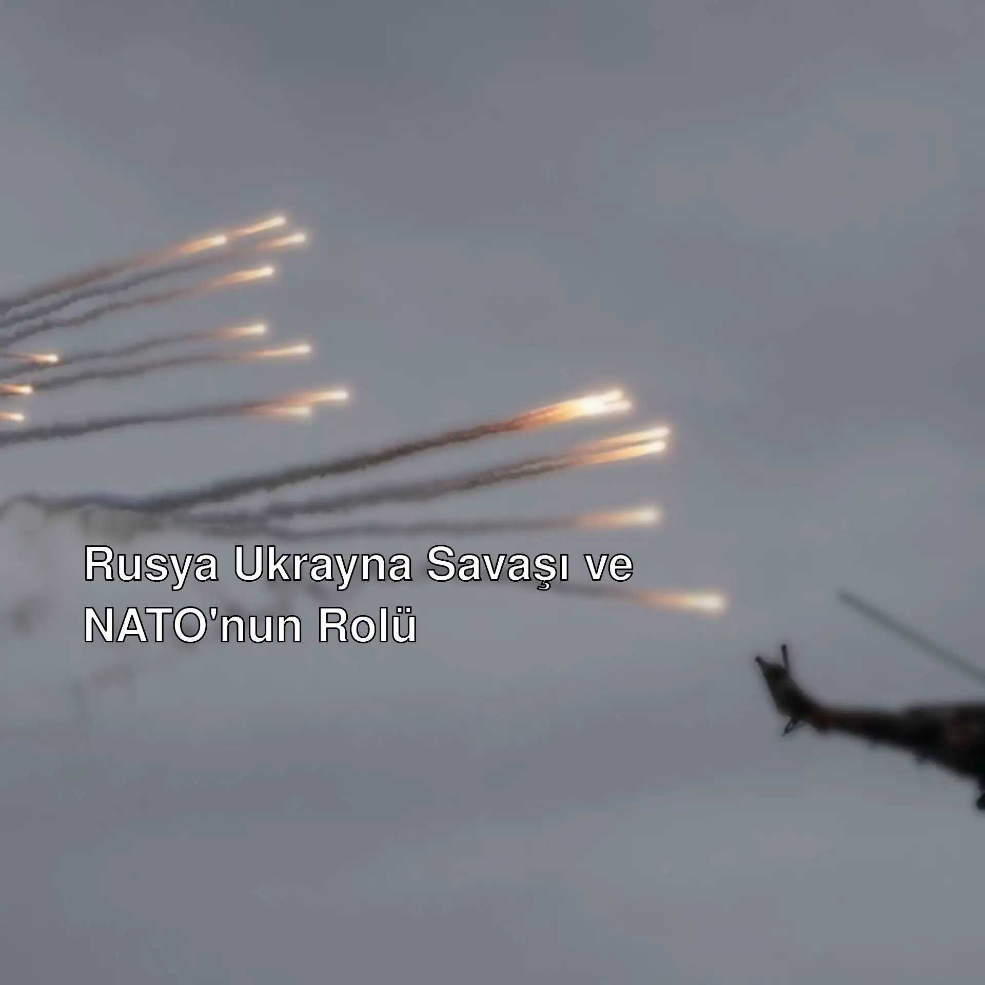 Bir helikopterin gökyüzünde flar ateşlediği an.