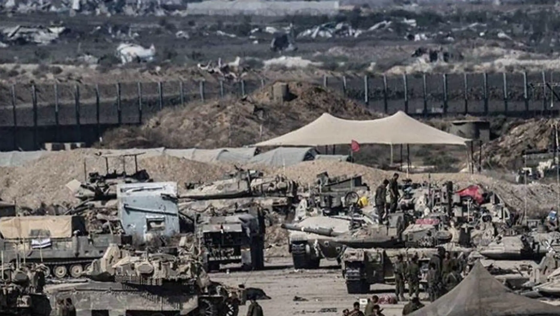 Israeli tanks advancing in Gaza. Israeli tanks advancing in Gaza.