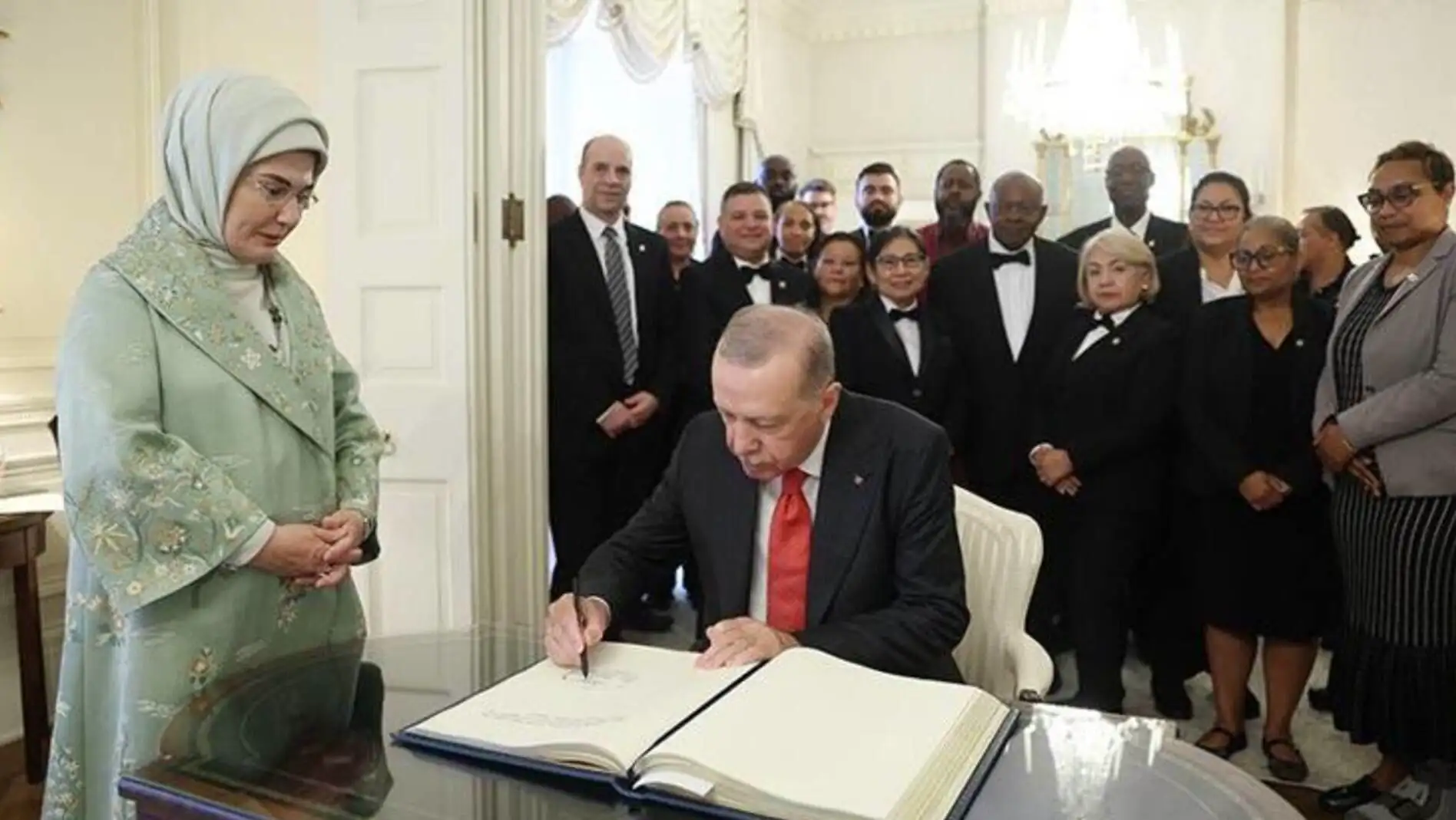 President Erdoğan signing the guest book.