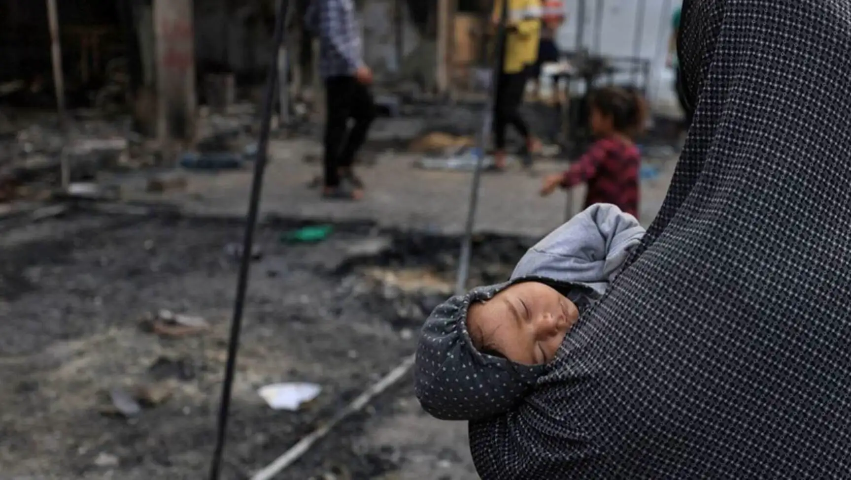 A woman with a baby. The humanitarian situation in Gaza. A woman with a baby. The humanitarian situation in Gaza.