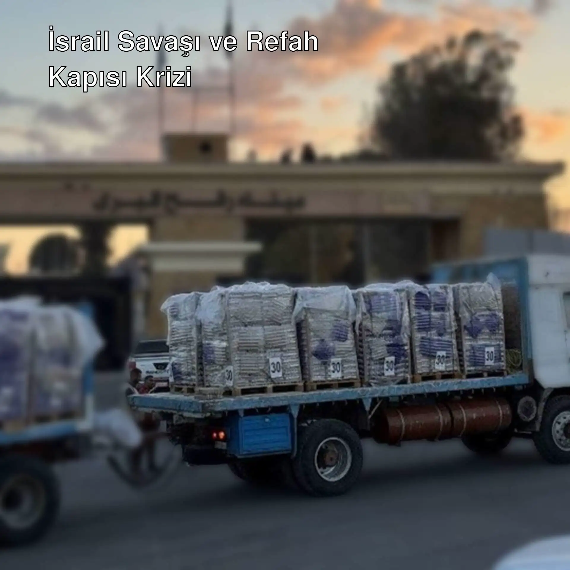 İsrail'in Refah Kapısı'ndan geçen yardım TIR'ları.