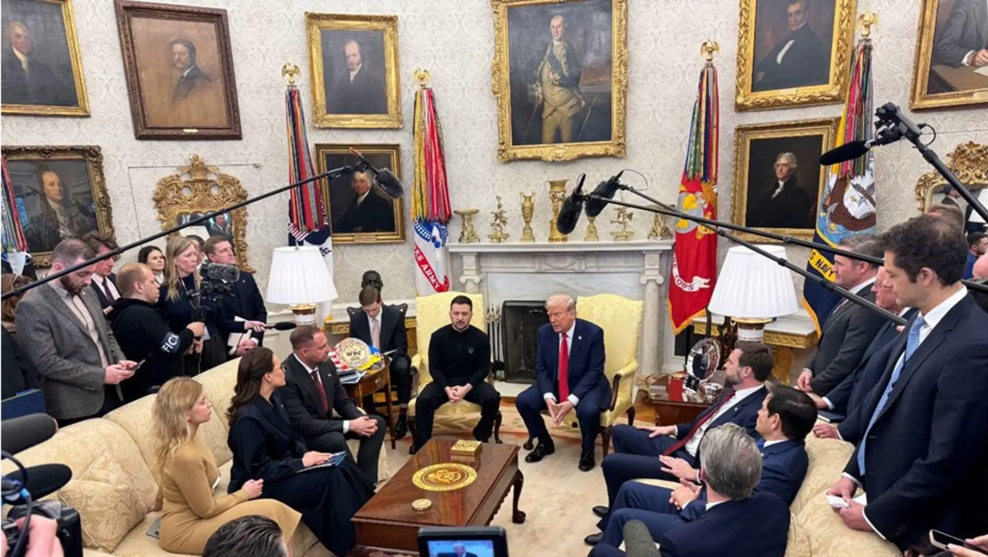 Trump ve Zelenski'nin basın toplantısı. Trump ve Zelenski'nin basın toplantısı.