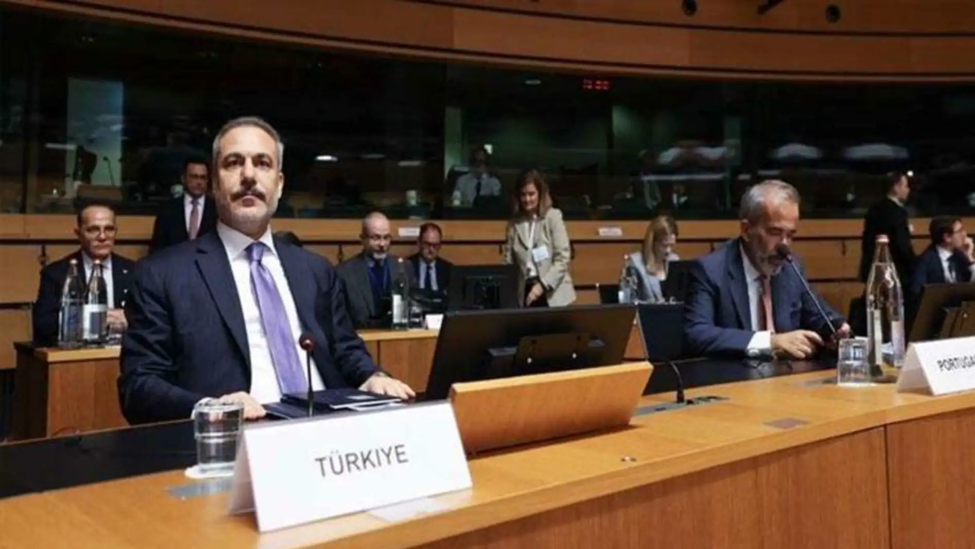 A group of people at the ministers' meeting. A group of people at the ministers' meeting.