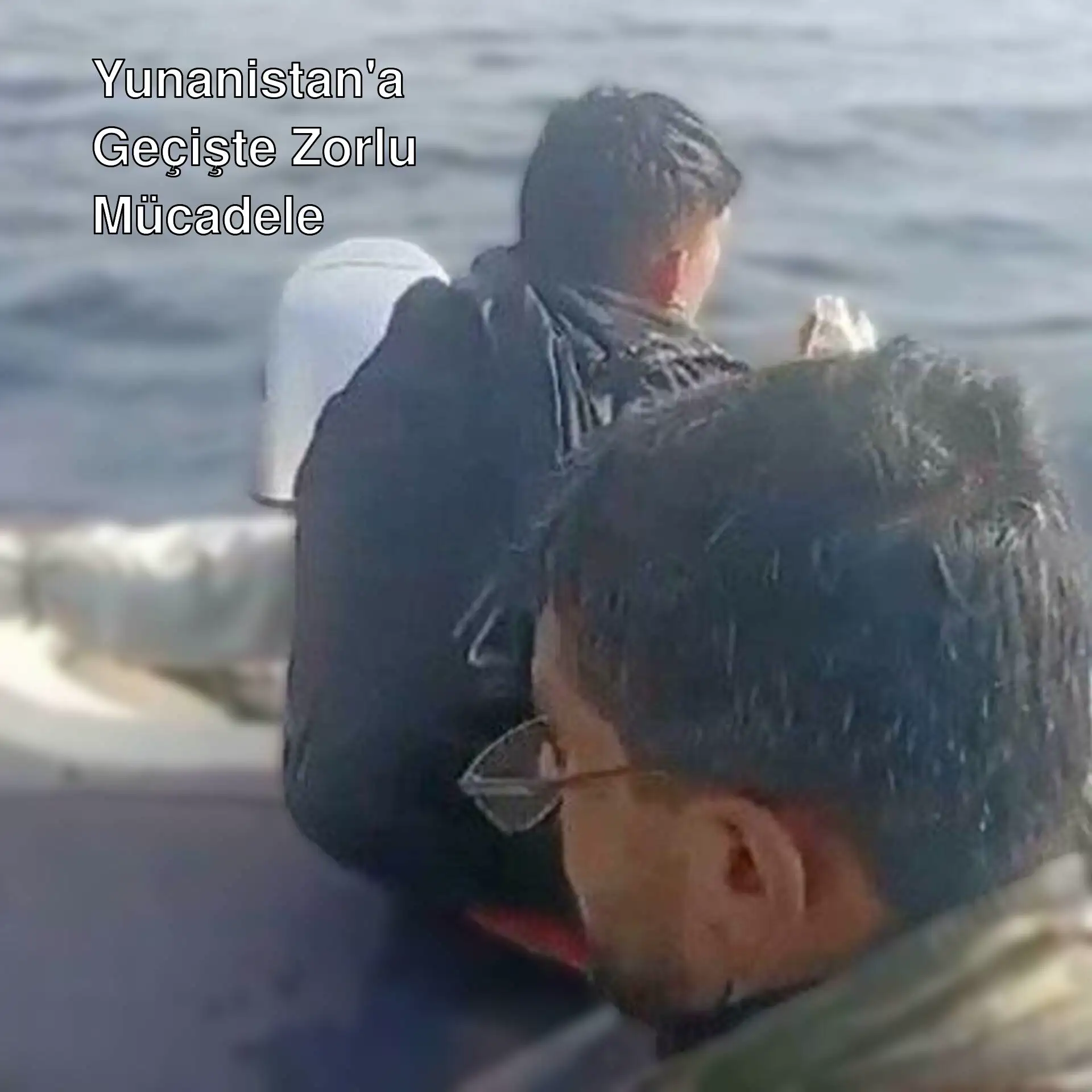 Yunanistan'a geçmeye çalışırken bota düşen göçmen. Yunanistan'a geçmeye çalışırken bota düşen göçmen.