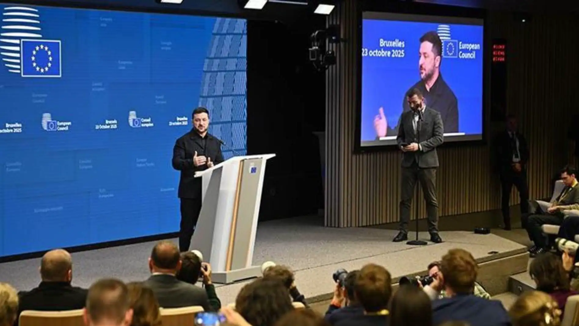 Zelenskiy, basın toplantısında konuşuyor. Zelenskiy, basın toplantısında konuşuyor.