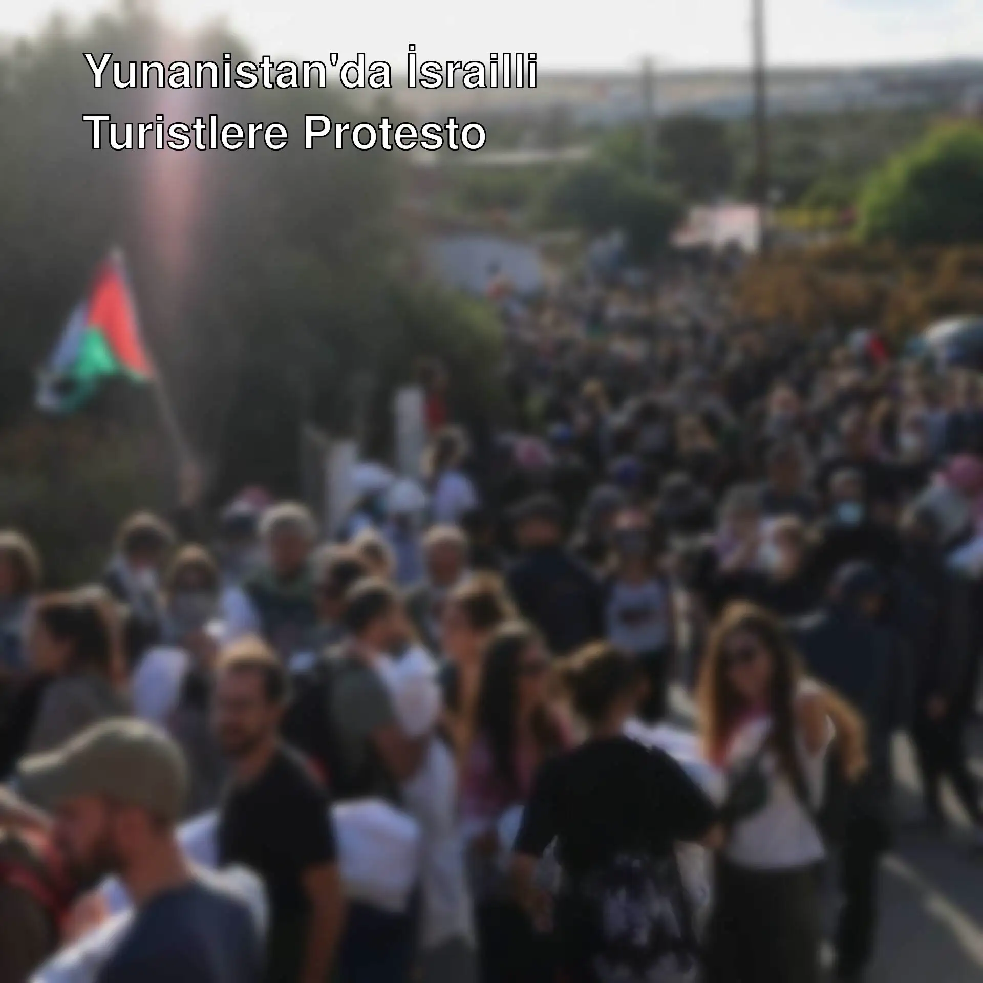 Yunanistan'da protesto eden kalabalık bir grup. Yunanistan'da protesto eden kalabalık bir grup.