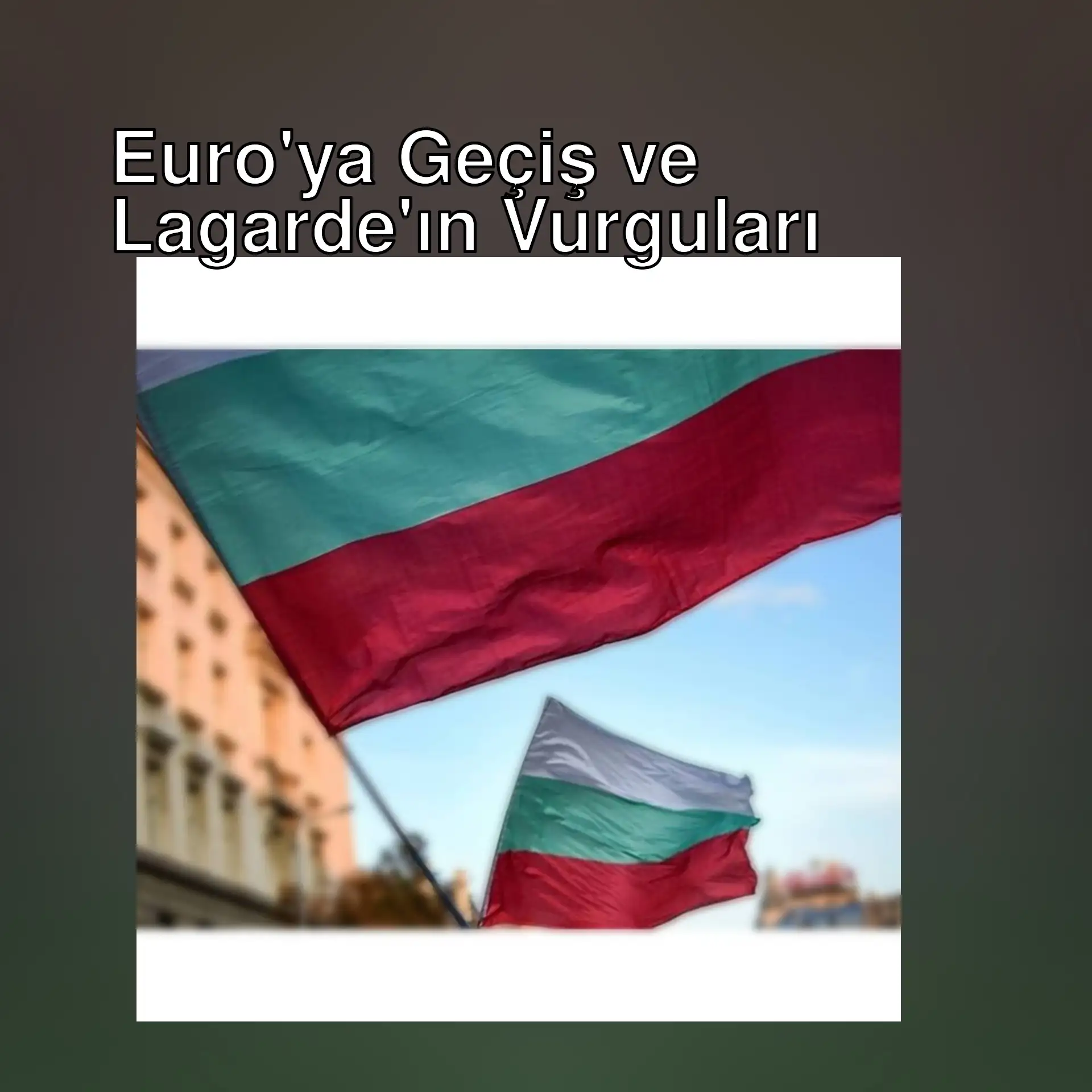 Bir grup bayrak rüzgarda dalgalanıyor.