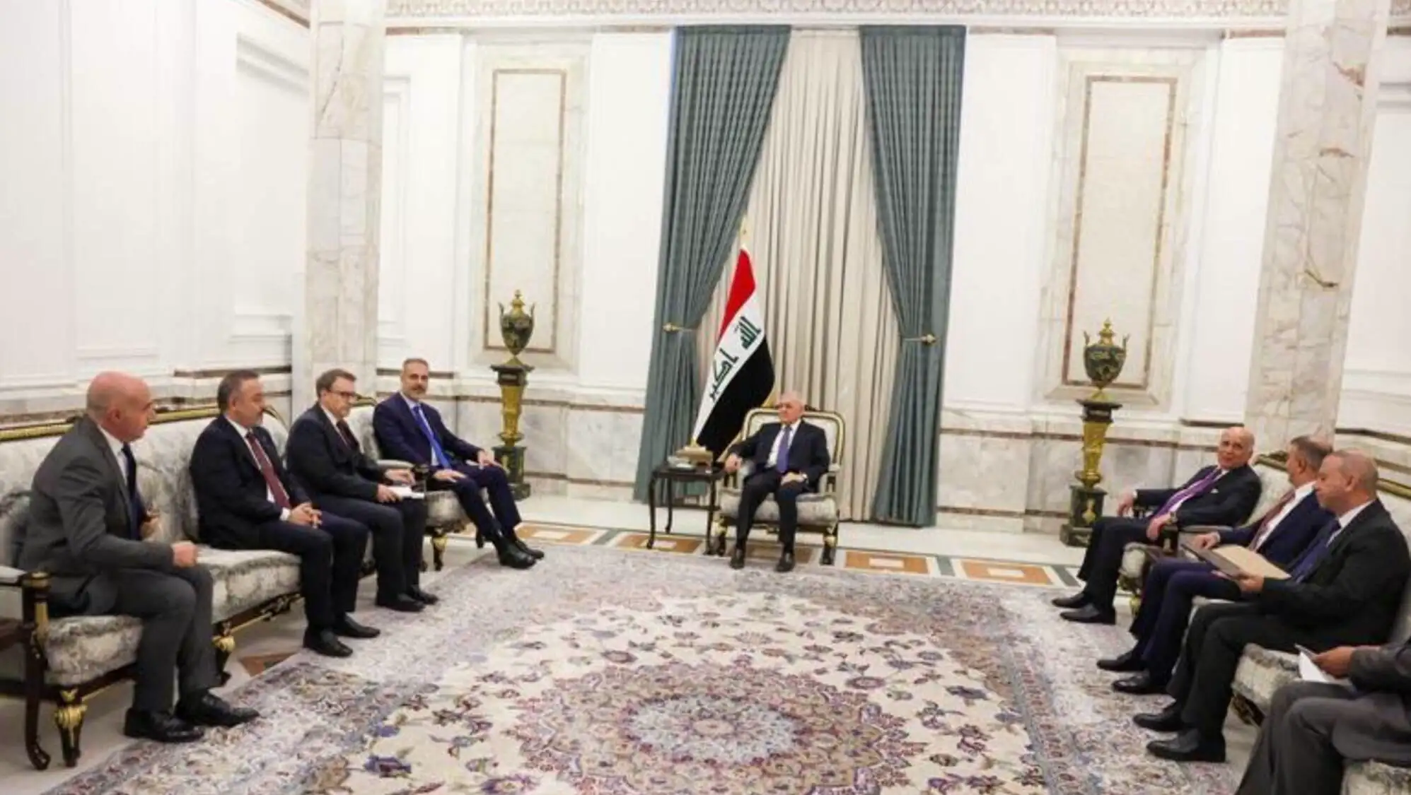 Foreign Minister Hakan Fidan and Iraqi President Abdullatif Rashid together.