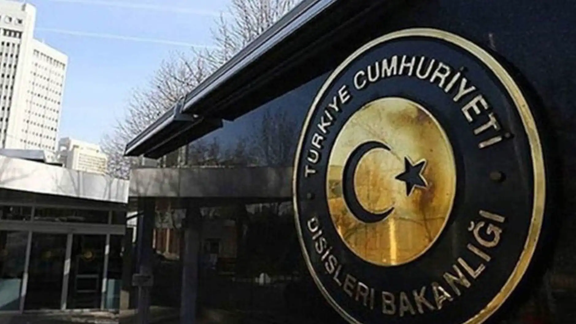Dışişleri Bakanlığı'ndan yapılan açıklama sonrası bir bina.