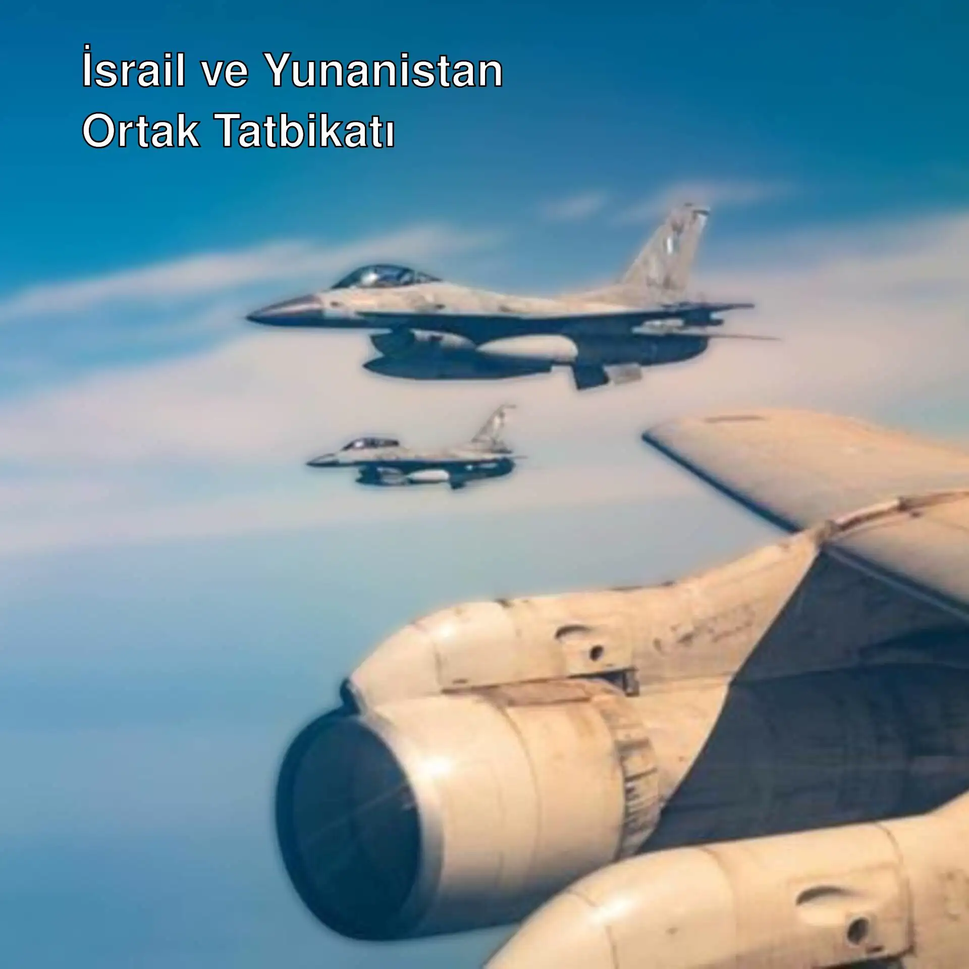 Bir grup savaş uçağının gökyüzünde uçuşu. Bir grup savaş uçağının gökyüzünde uçuşu.