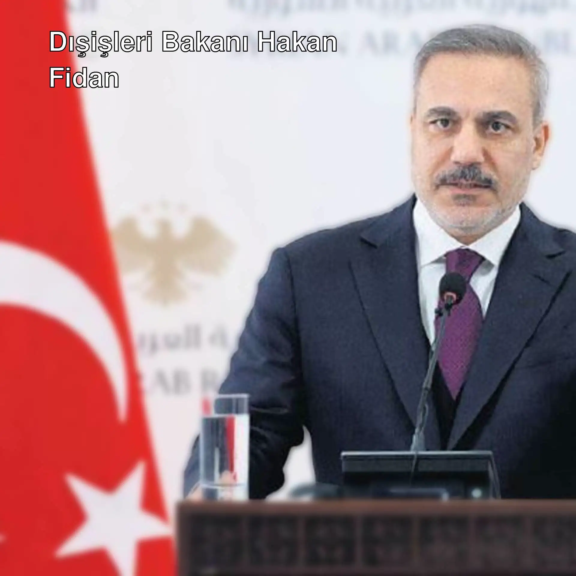 Dışişleri Bakanı Hakan Fidan, podiumda konuşuyor. Dışişleri Bakanı Hakan Fidan, podiumda konuşuyor.