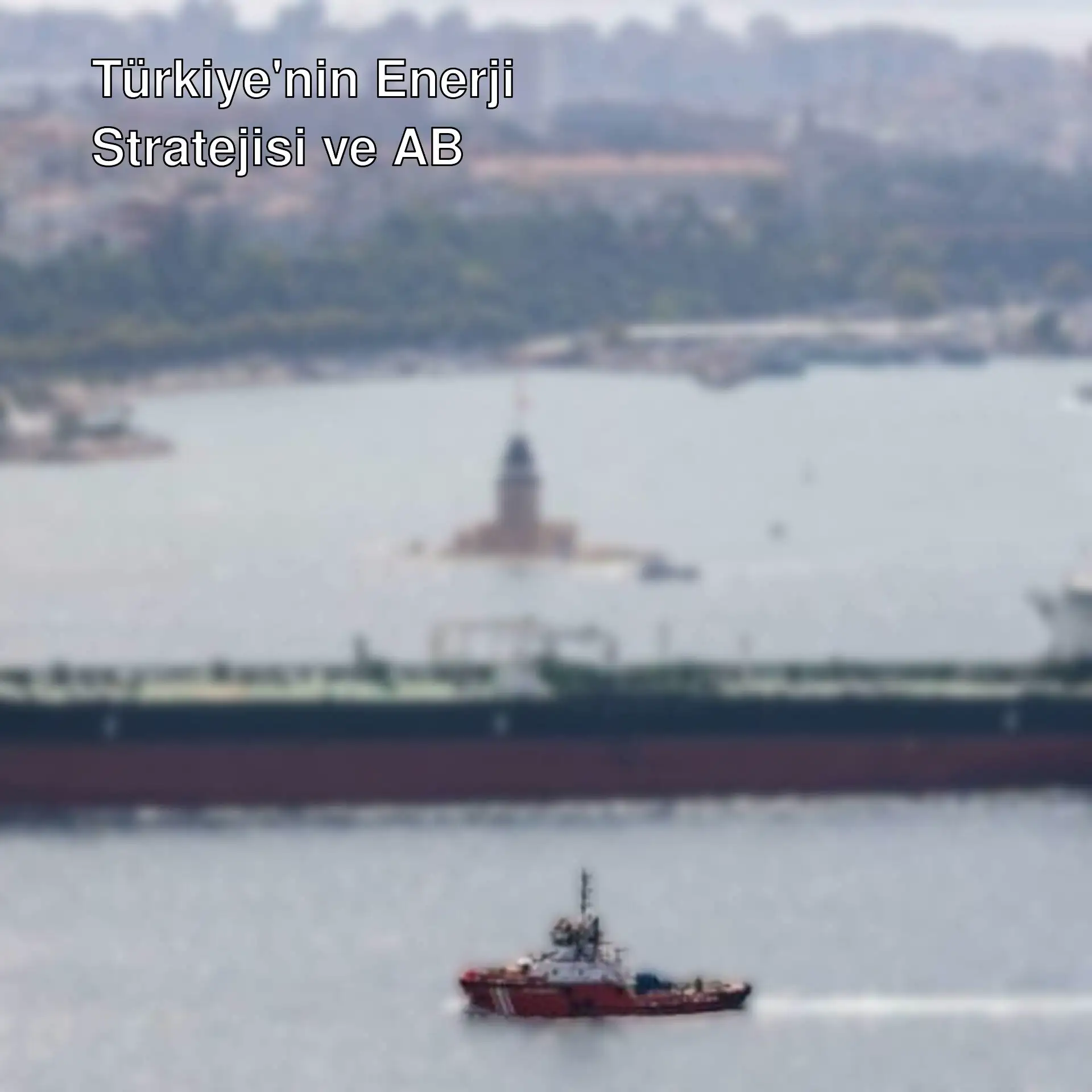 Büyük bir gemi suyun içinde.