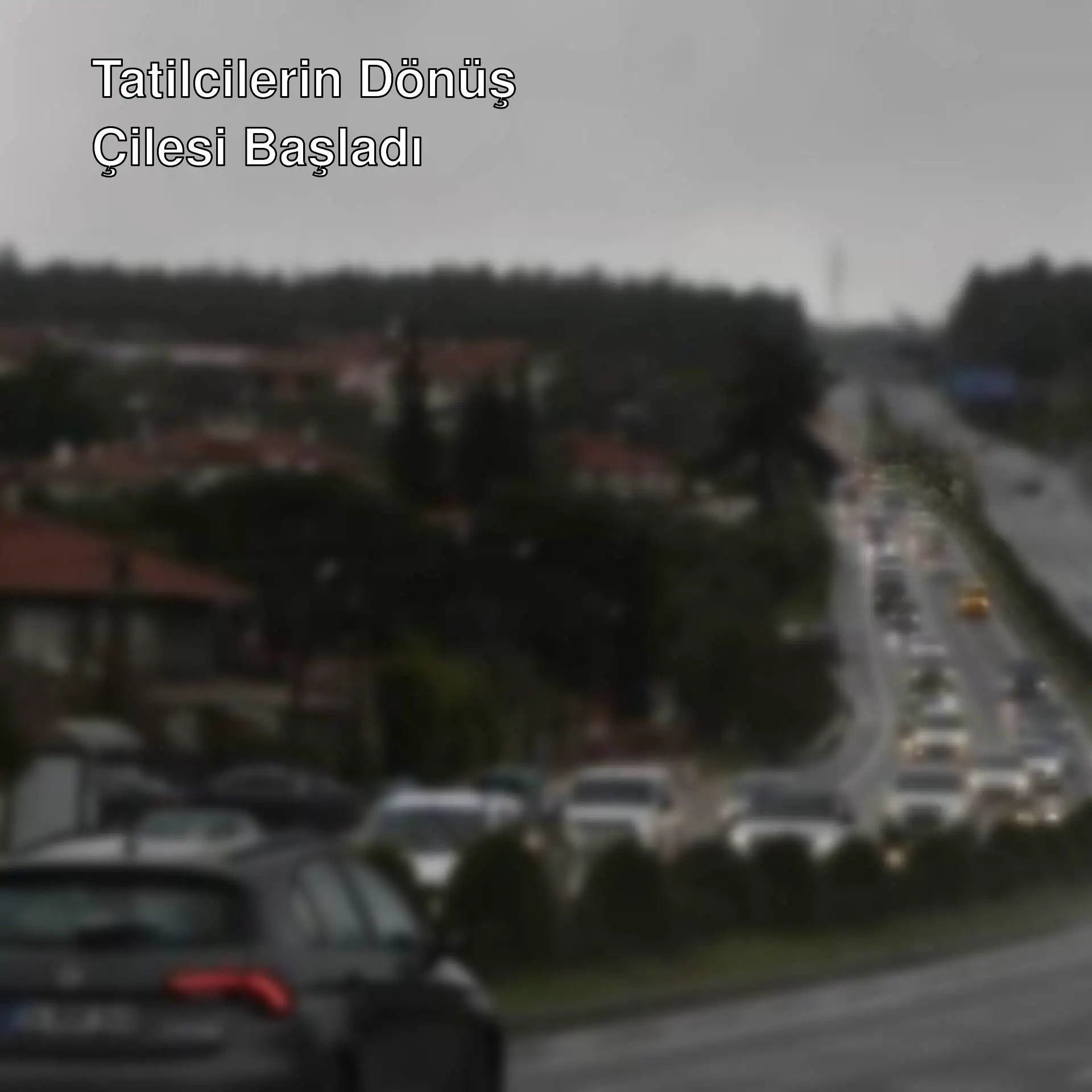 Trafikte yoğunluk yaşanan bir yol. Trafikte yoğunluk yaşanan bir yol.