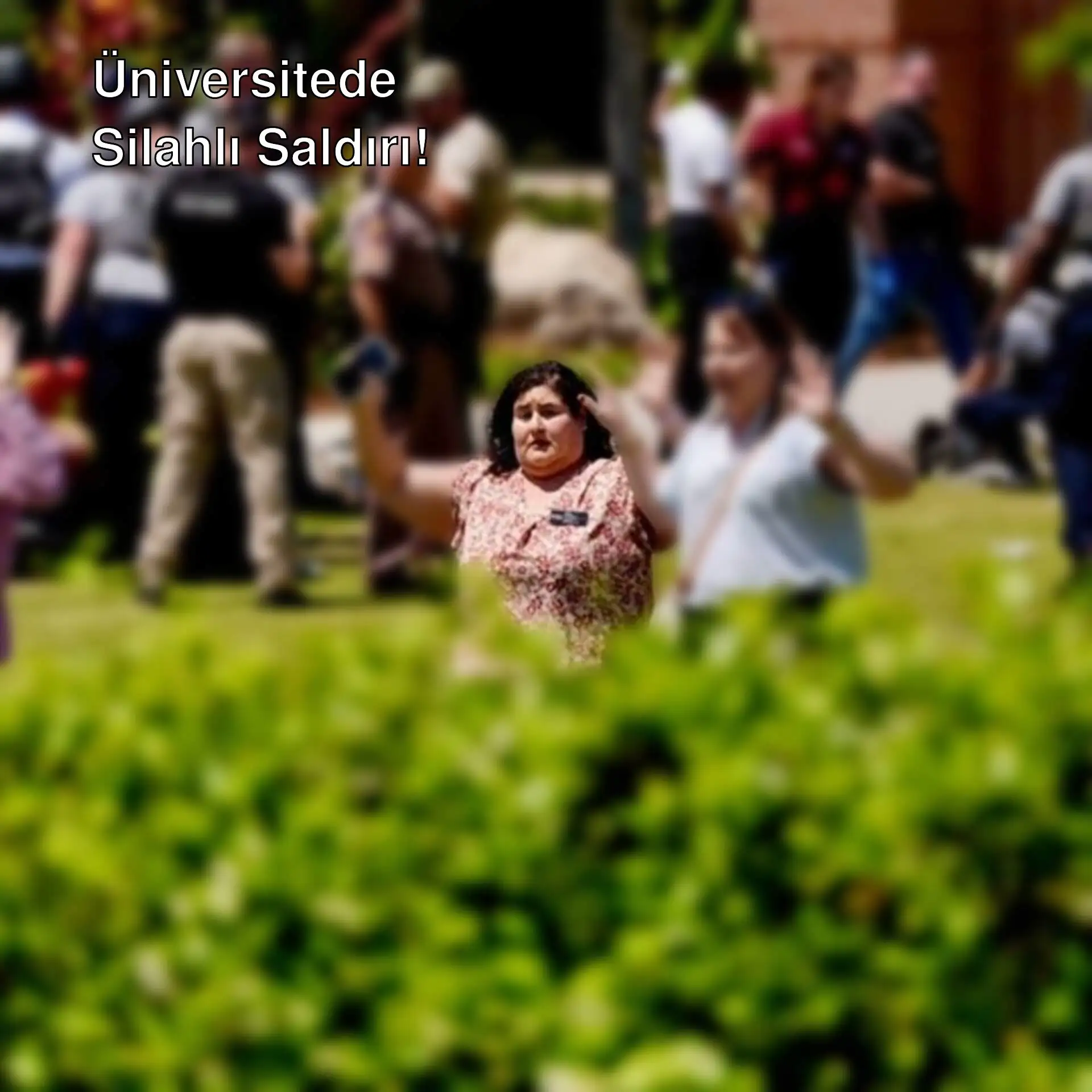 Florida Eyalet Üniversitesi'nde silahlı saldırı sonrası bir grup insan. Florida Eyalet Üniversitesi'nde silahlı saldırı sonrası bir grup insan.