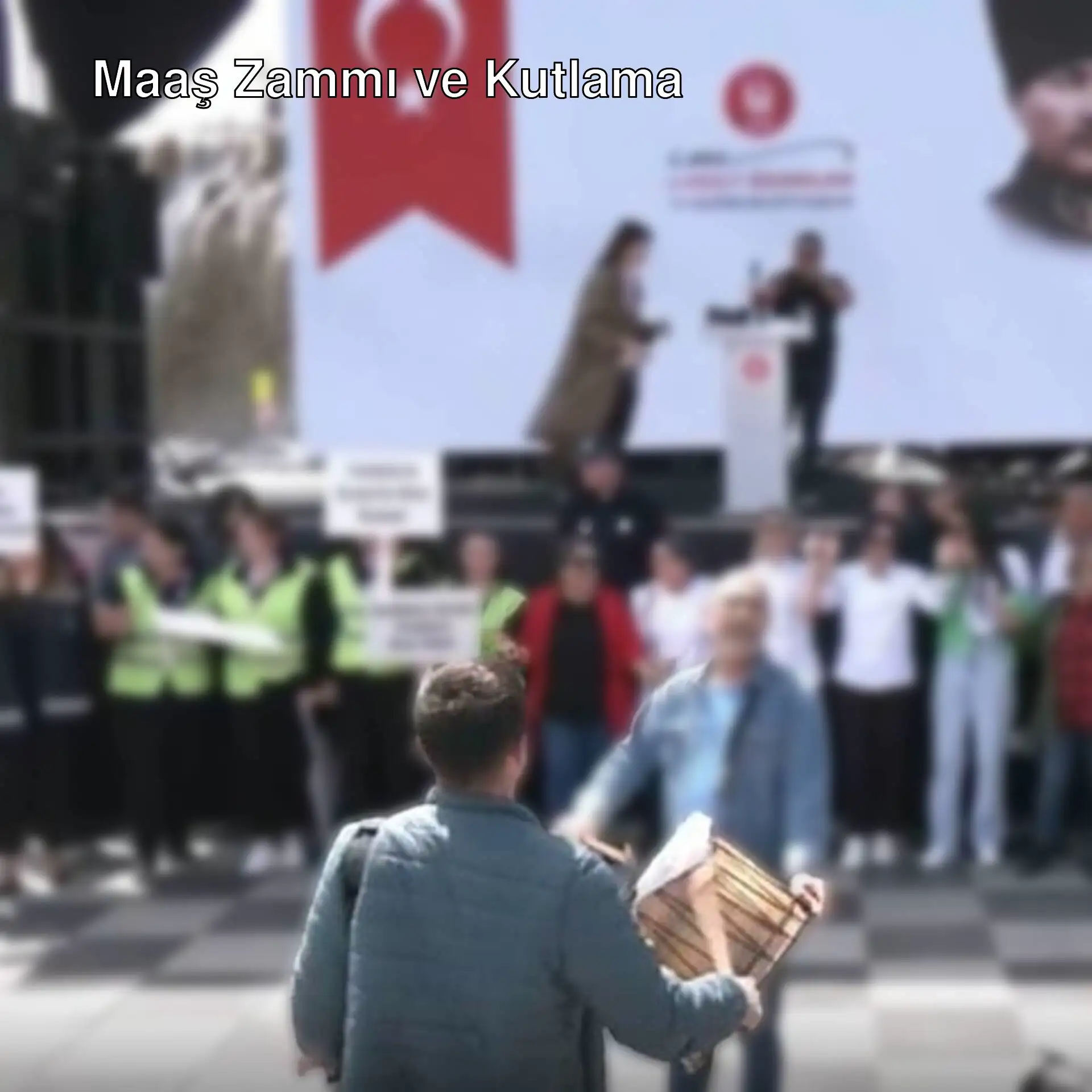 Keçiören Belediyesi çalışanları maaş zammını kutluyor. Keçiören Belediyesi çalışanları maaş zammını kutluyor.