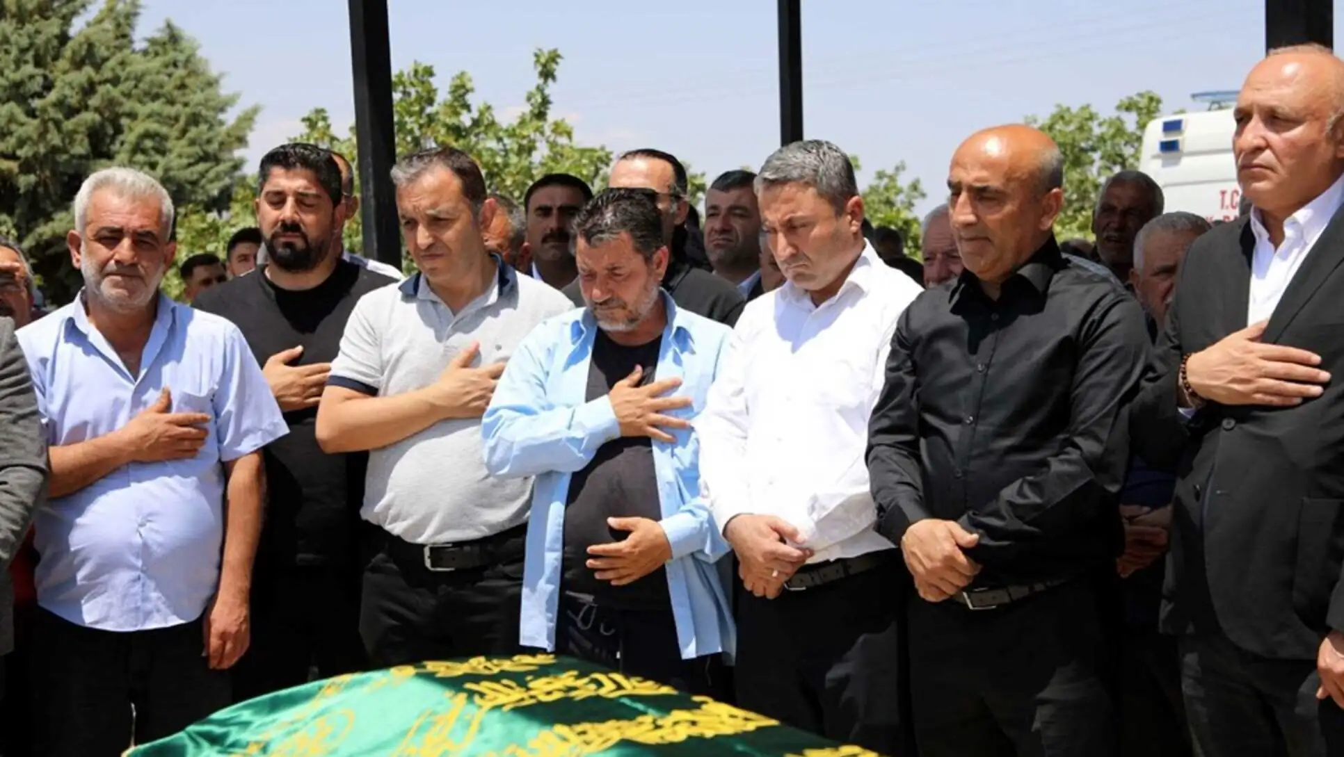 Onurcan Özdemir'in cenaze töreninde insanlar. Onurcan Özdemir'in cenaze töreninde insanlar.