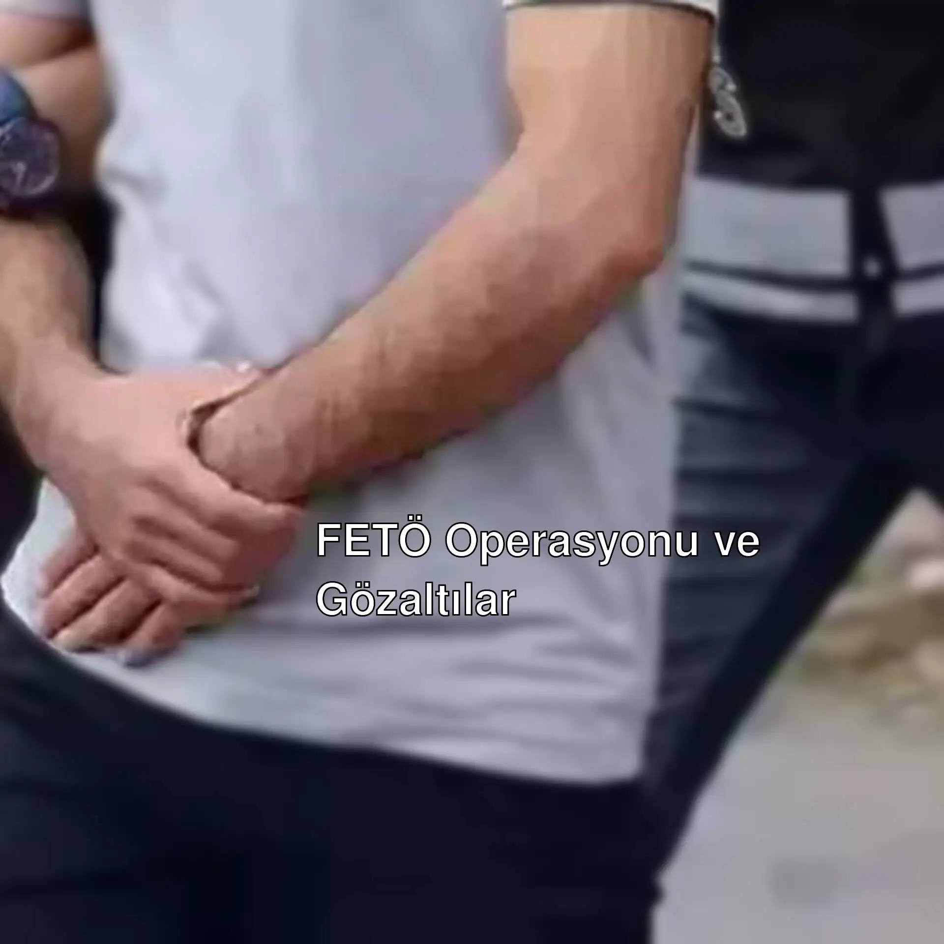 FETÖ operasyonu sırasında gözaltına alınan bir kişi.