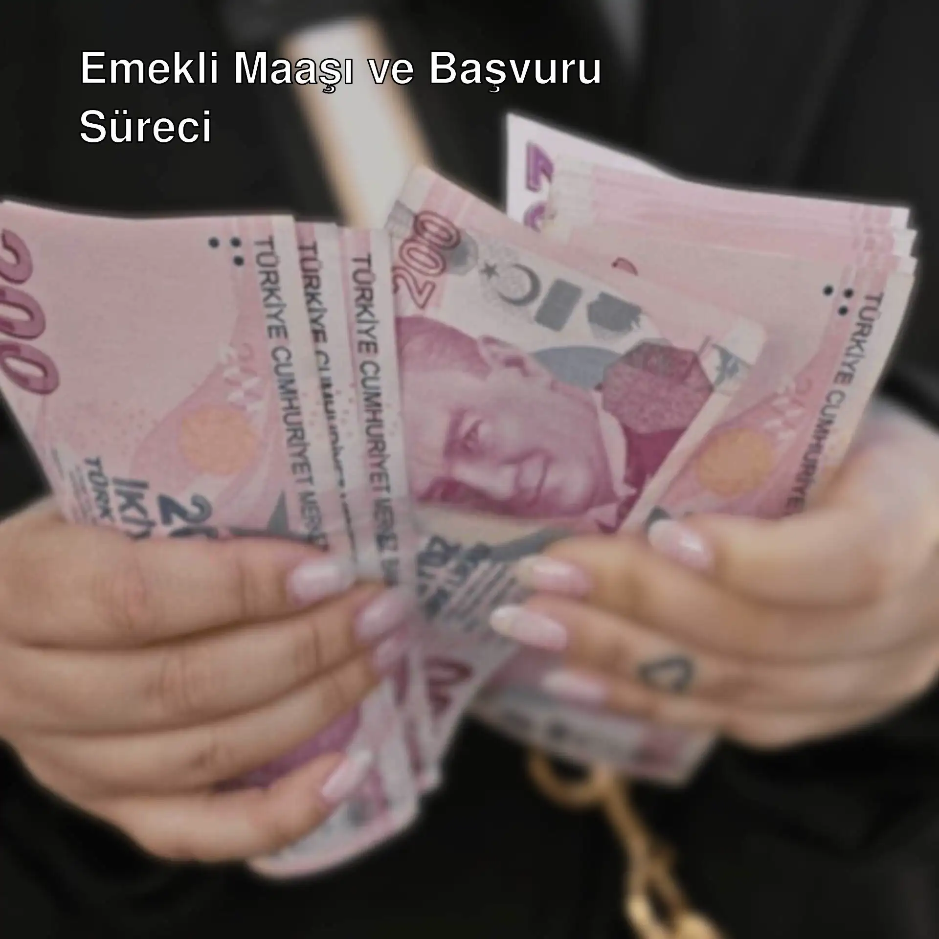 Bir kişinin elinde para tutması. Bir kişinin elinde para tutması.