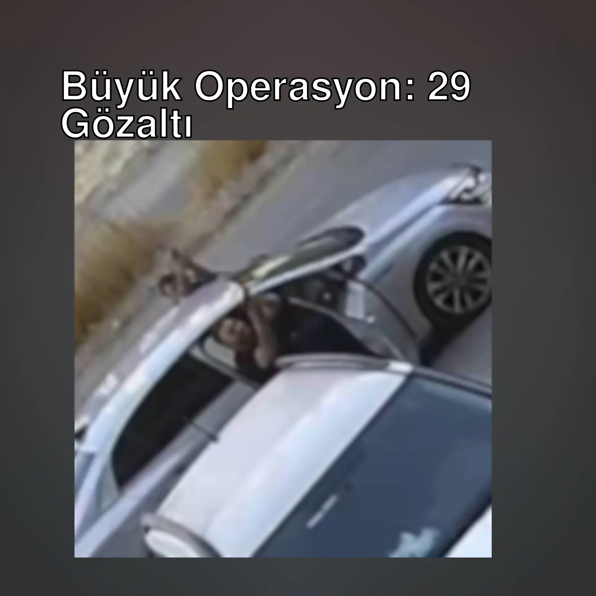 İstanbul'da suç örgütlerine yönelik operasyon sırasında bir kişi.
