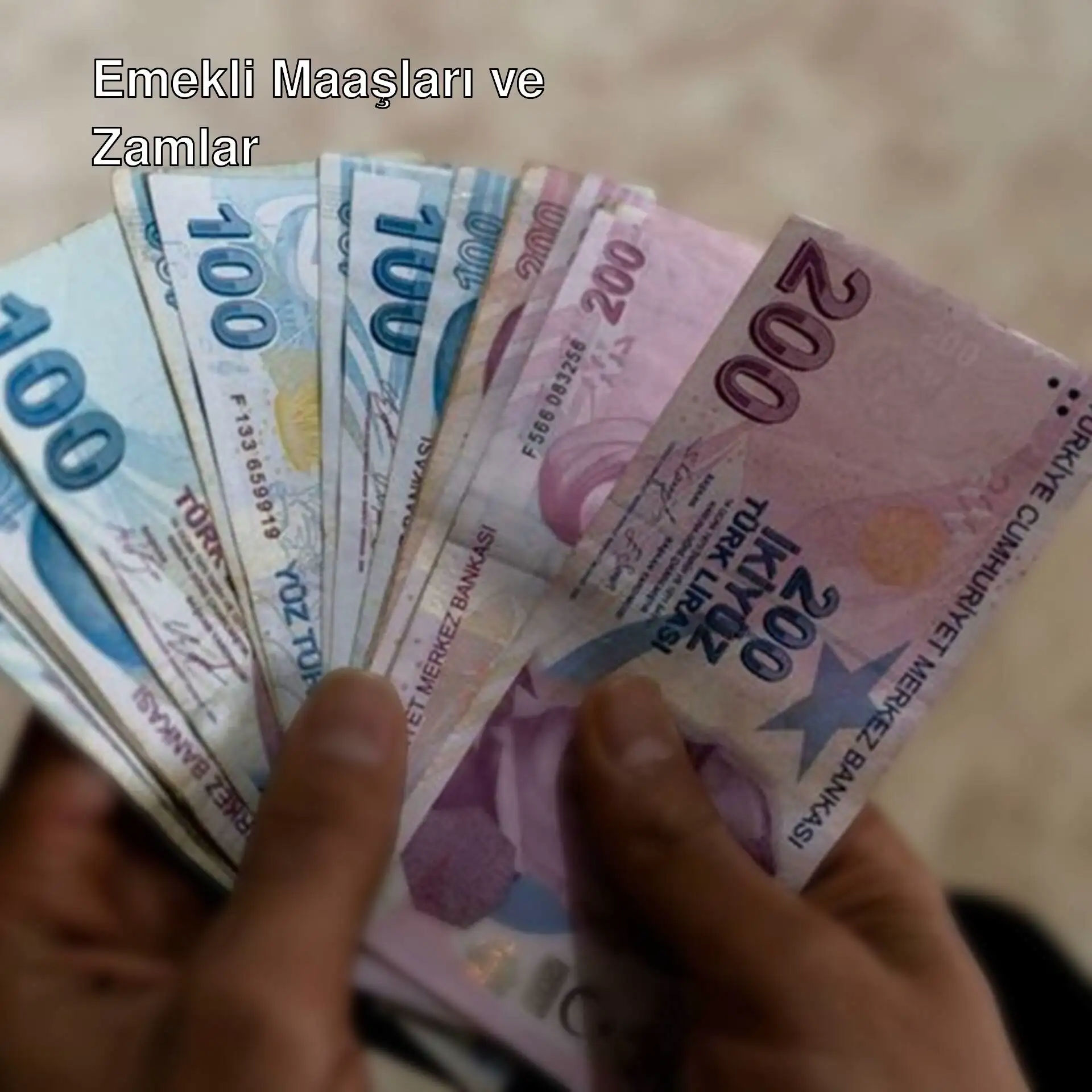 Bir kişinin para tutması. Bir kişinin para tutması.