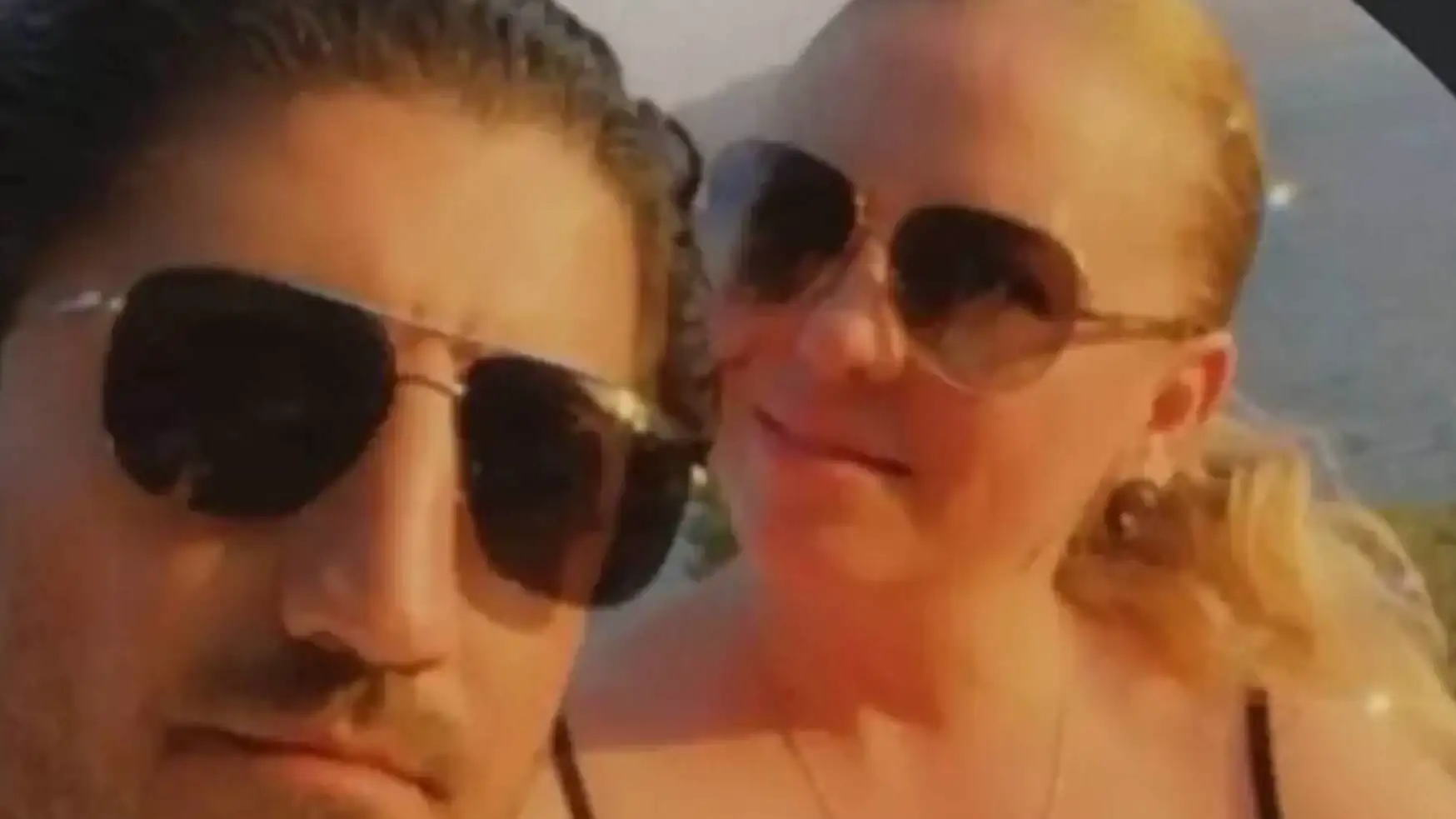 Demet Akarsu'nun cenaze töreninden bir görüntü. Demet Akarsu'nun cenaze töreninden bir görüntü.
