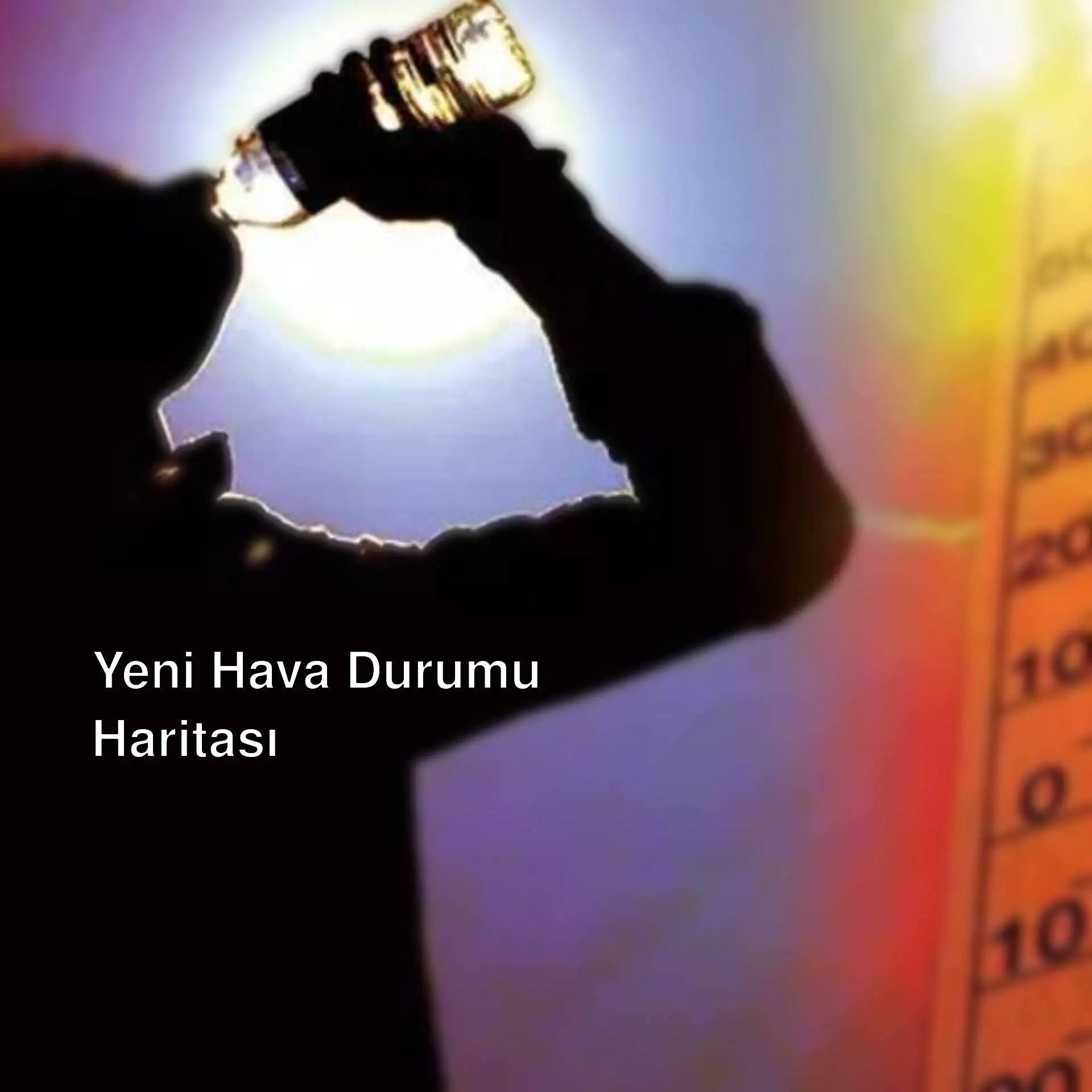 Bir kişi su şişesinden su içiyor.