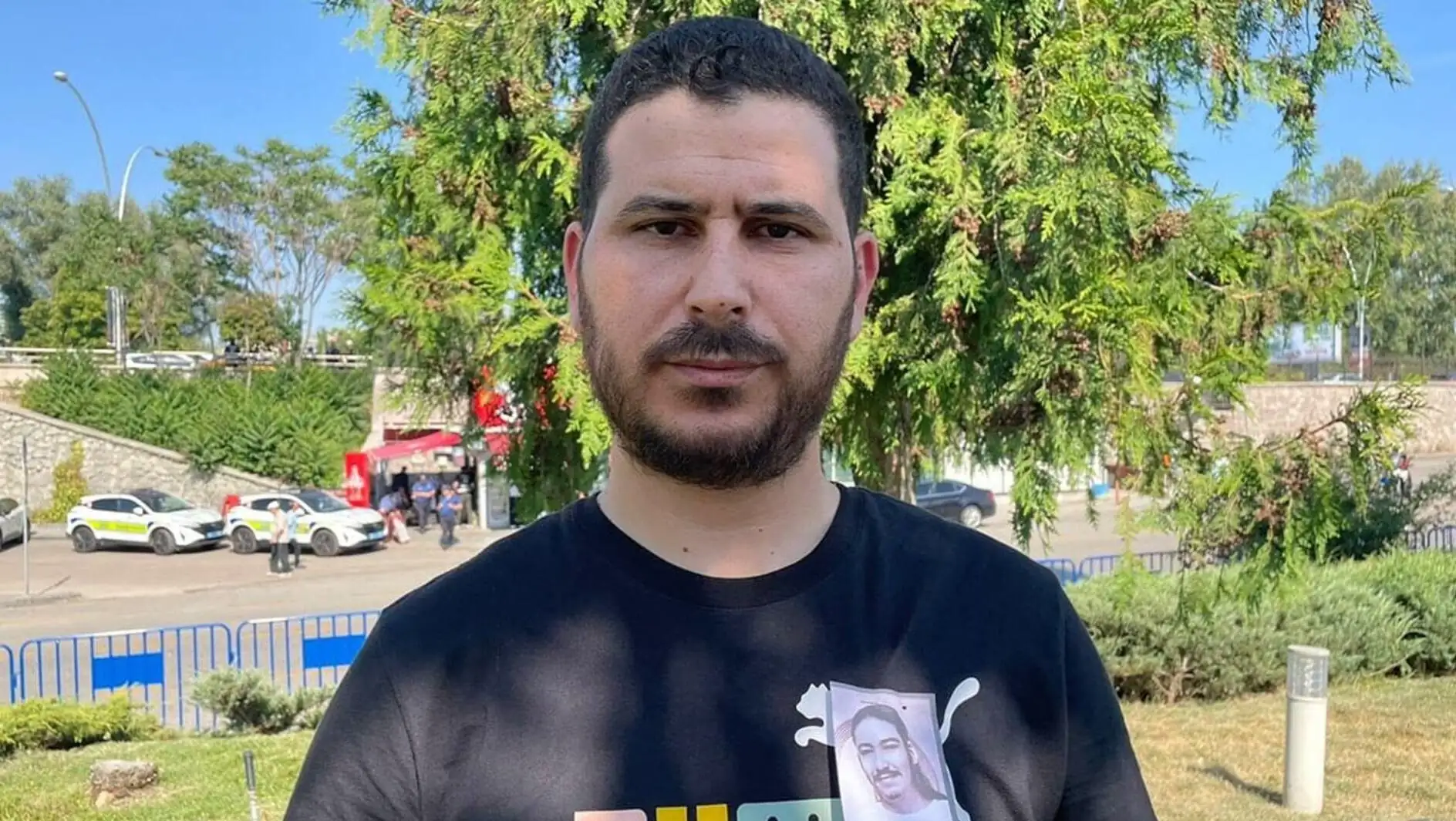 Alperen Özcan, yangın söndürme çalışmalarında görev alırken.