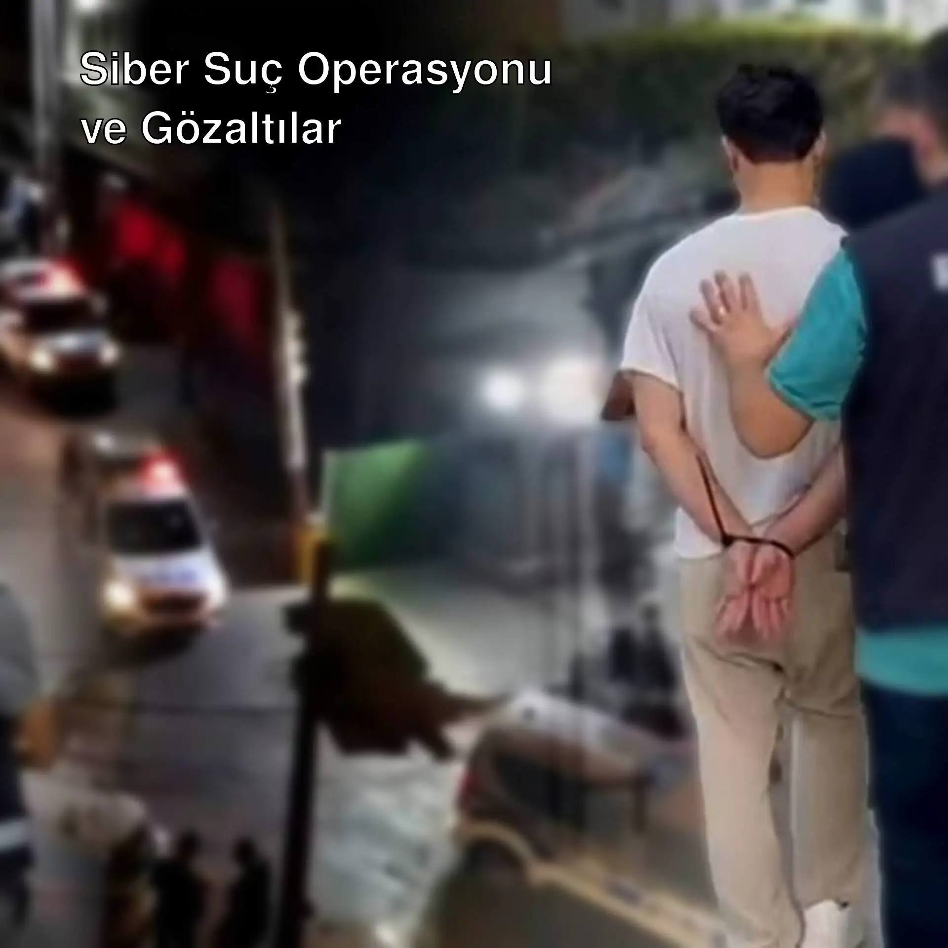 Siber suç operasyonu sırasında bir grup insan. Siber suç operasyonu sırasında bir grup insan.