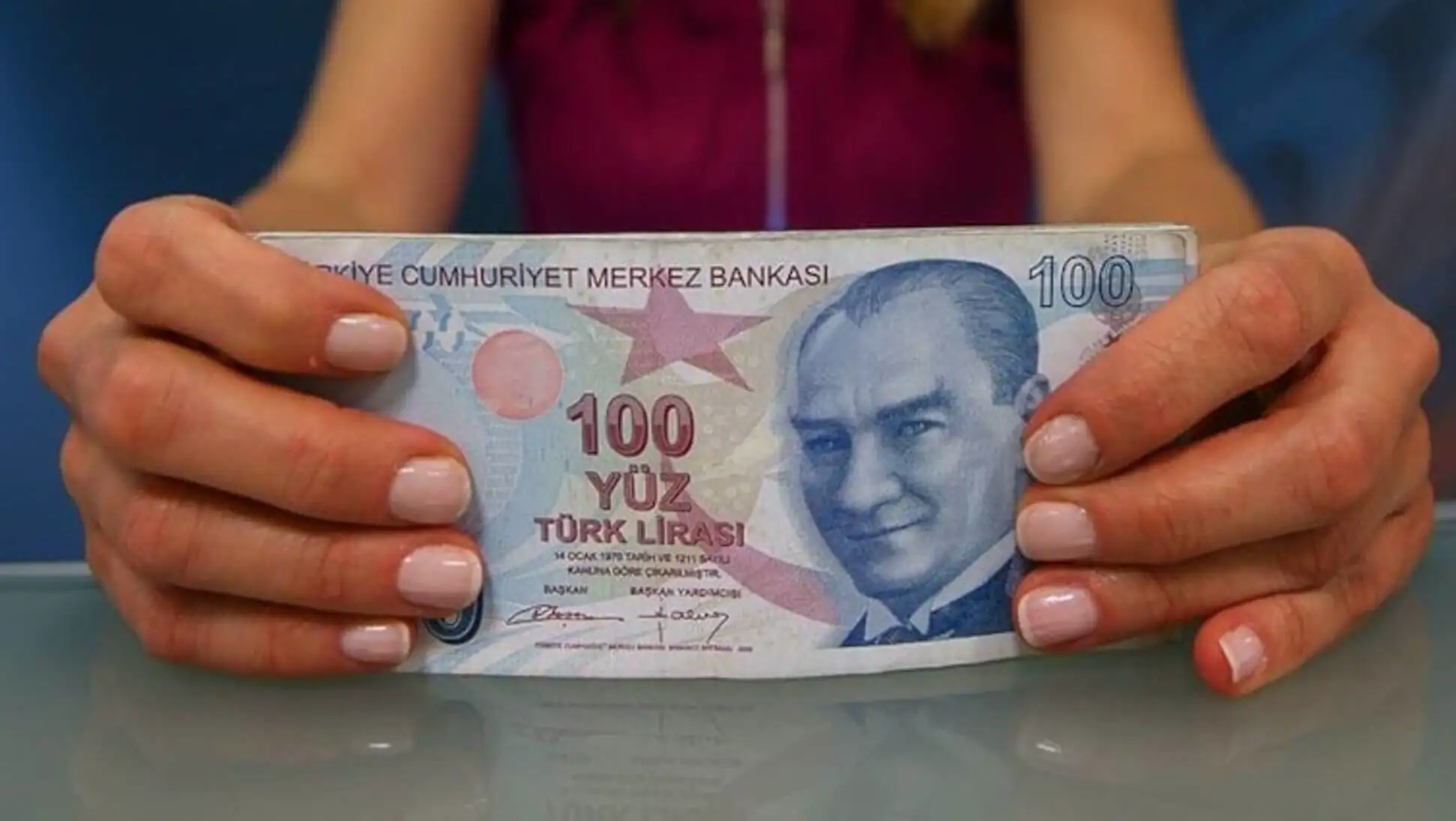 A person holding paper currency.