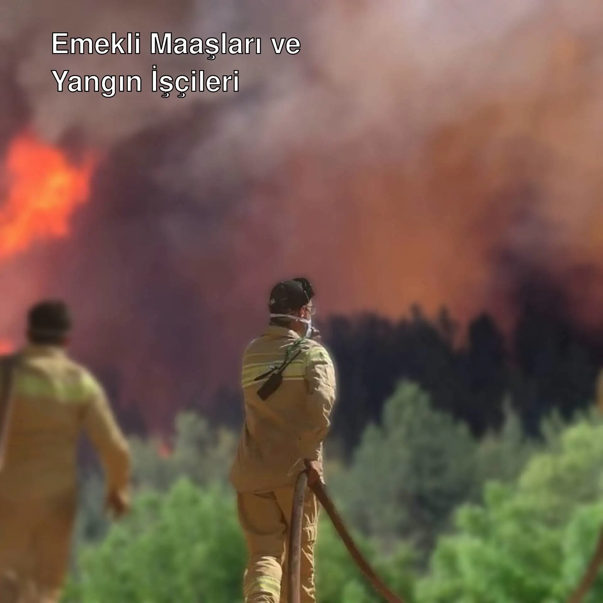 Bir grup itfaiyeci yangına bakıyor. Bir grup itfaiyeci yangına bakıyor.