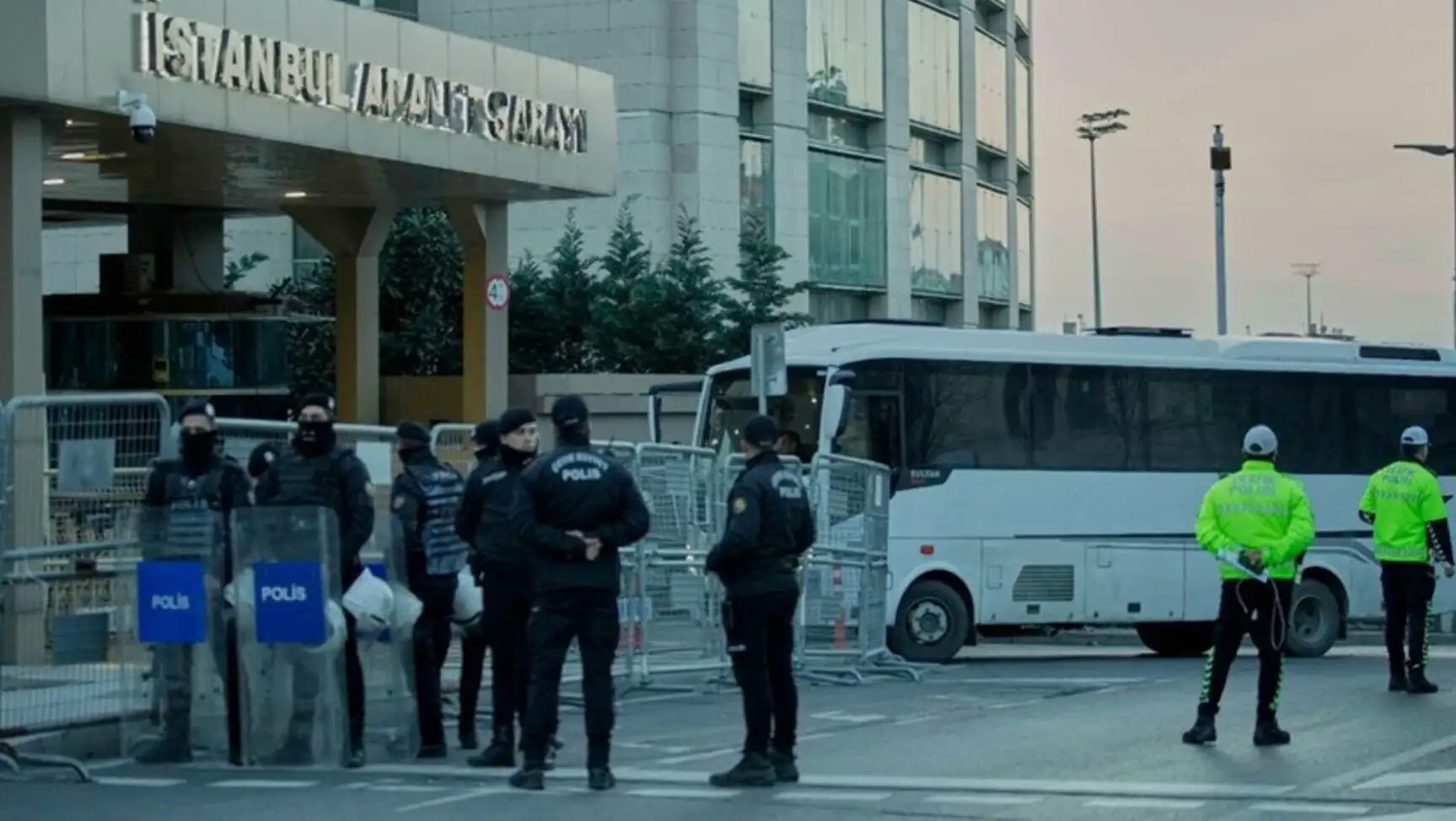 İstanbul Büyükşehir Belediyesi'ne yönelik başlatılan yolsuzluk soruşturması. İstanbul Büyükşehir Belediyesi'ne yönelik başlatılan yolsuzluk soruşturması.