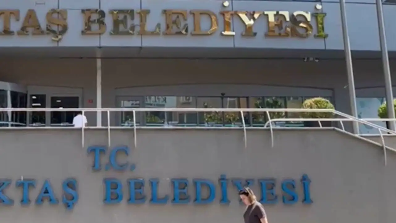 Beşiktaş Municipality workers staged a strike. Beşiktaş Municipality workers staged a strike.