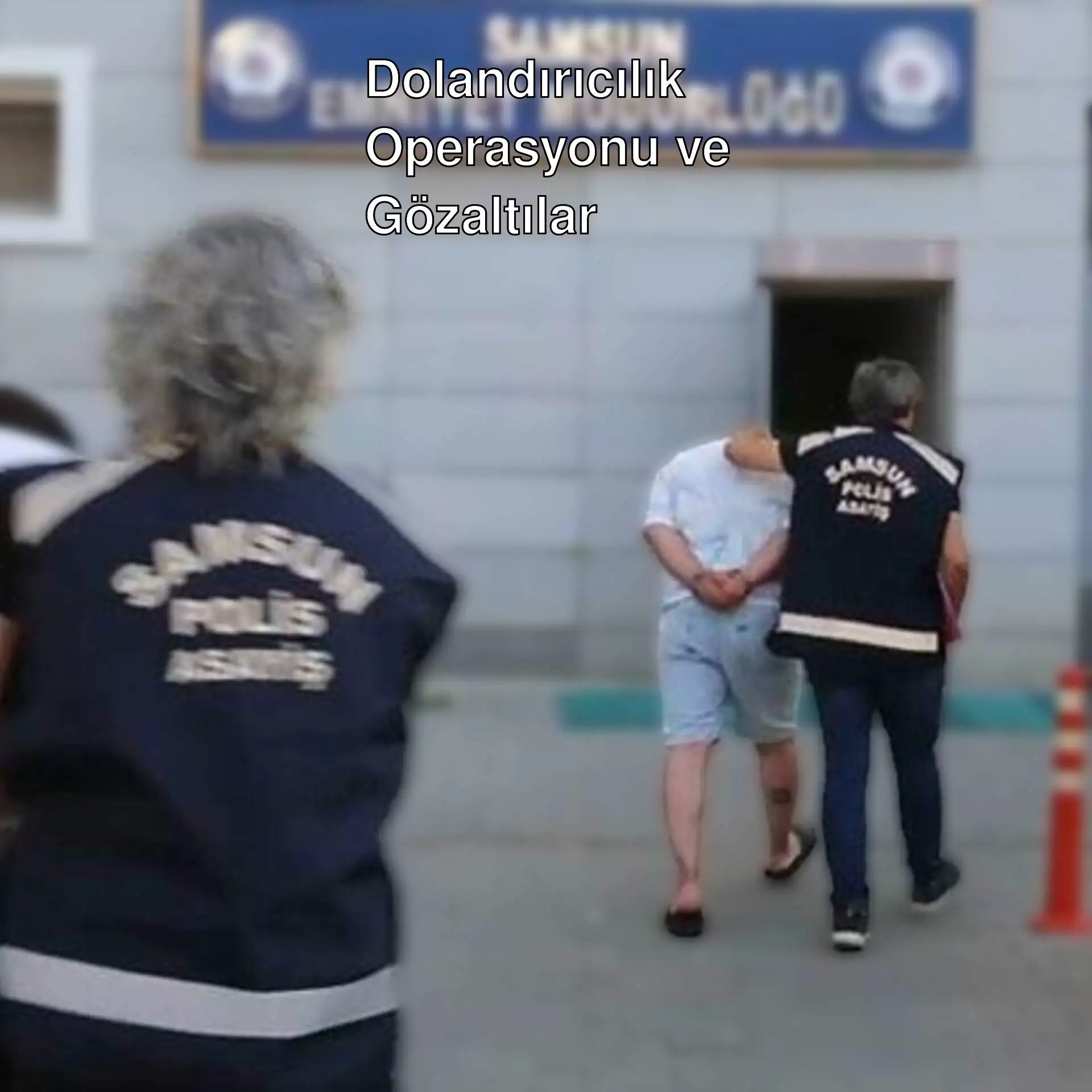 Samsun'da dolandırıcılık operasyonu sırasında bir grup insan.
