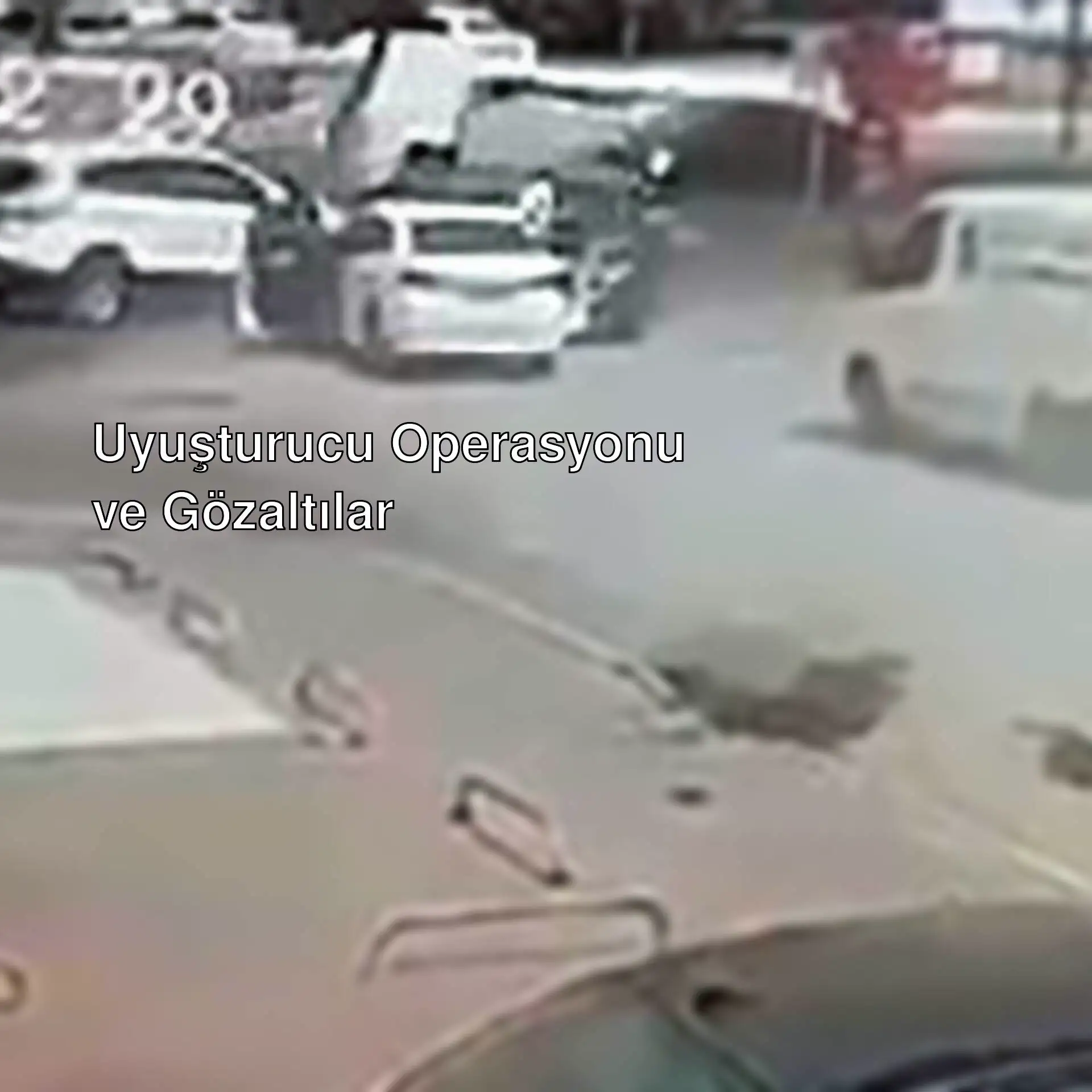 Adana'da uyuşturucu operasyonu sırasında bir araç.
