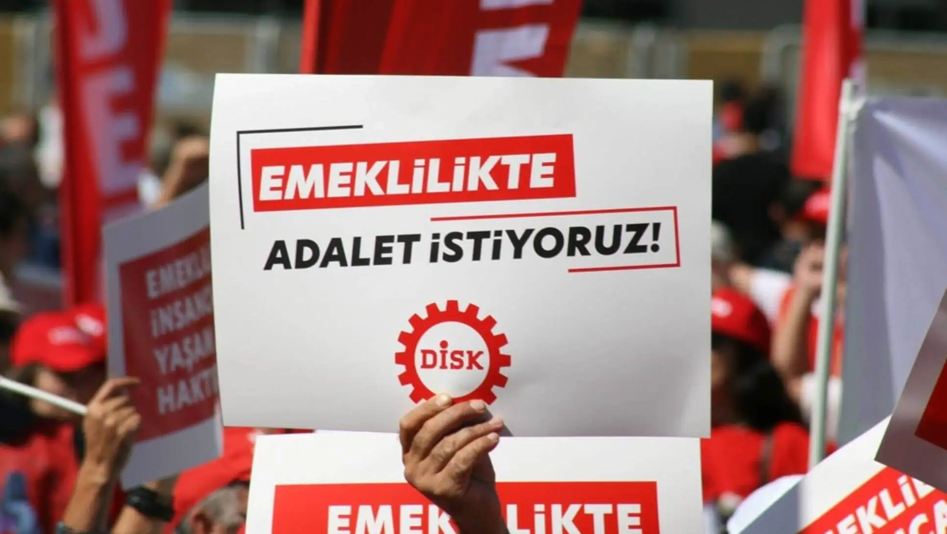 Emeklilerin yaşam standartları üzerine tartışmalar. Emeklilerin yaşam standartları üzerine tartışmalar.