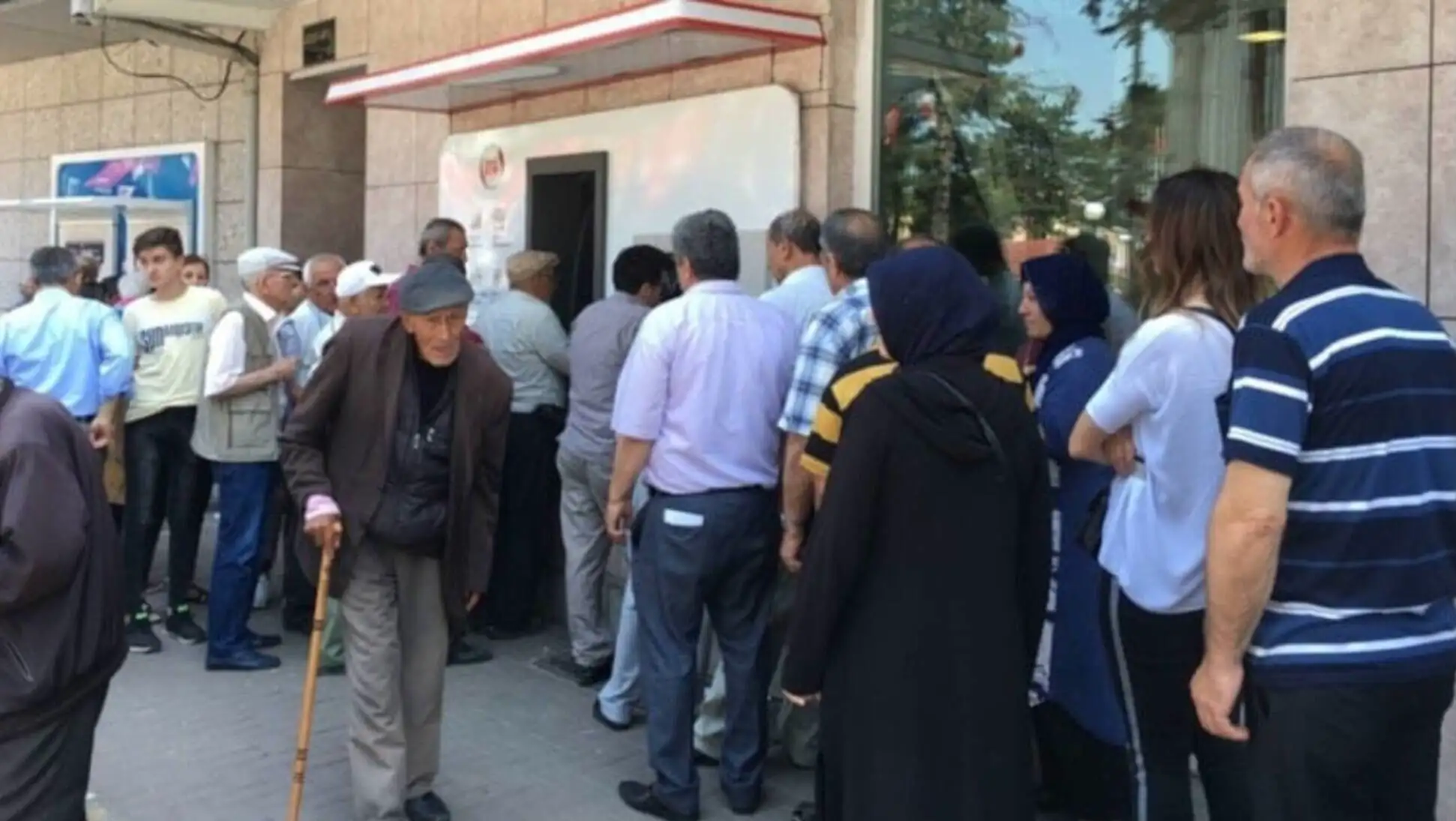 Emeklilerin durumu üzerine tartışmalar. Emeklilerin durumu üzerine tartışmalar.