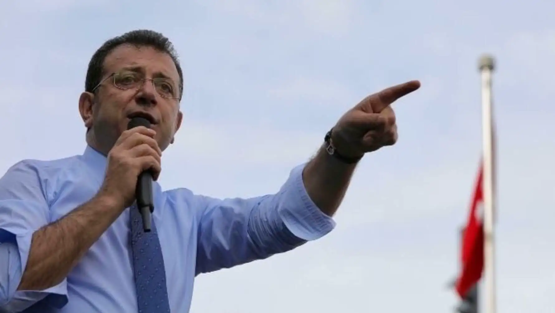 Ekrem İmamoğlu basın toplantısında.