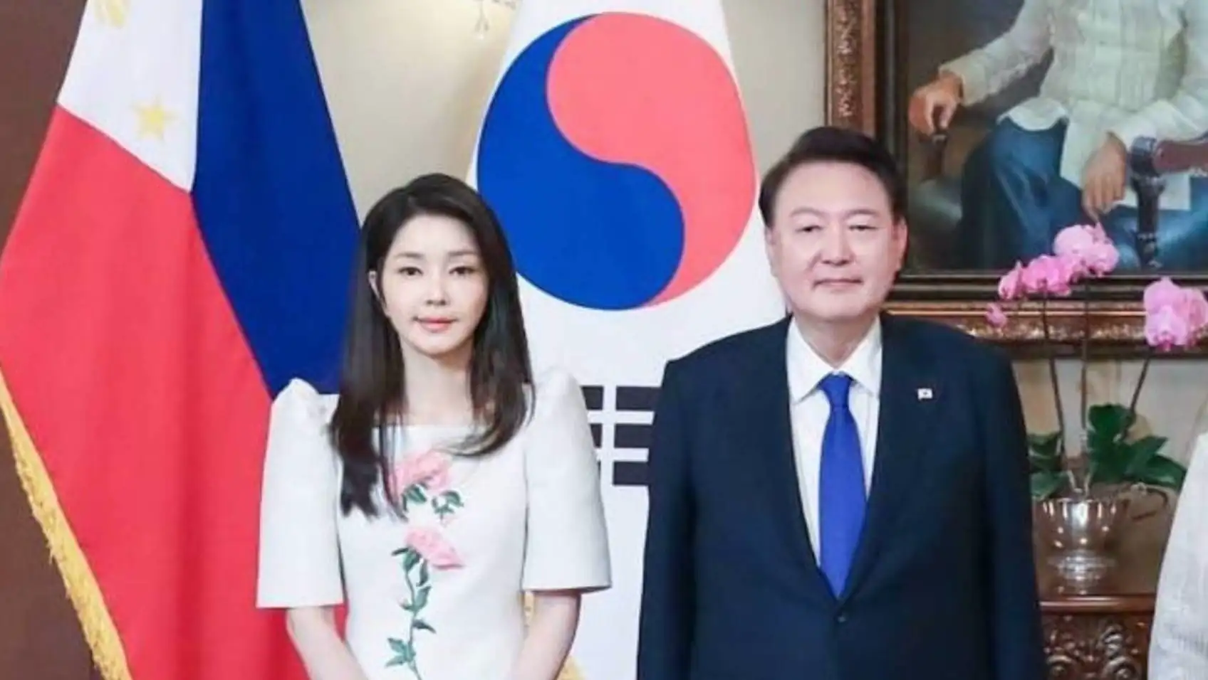 Former President Yoon Suk Yeol's wife Kim Keon Hee arrested in corruption case. Former President Yoon Suk Yeol's wife Kim Keon Hee arrested in corruption case.