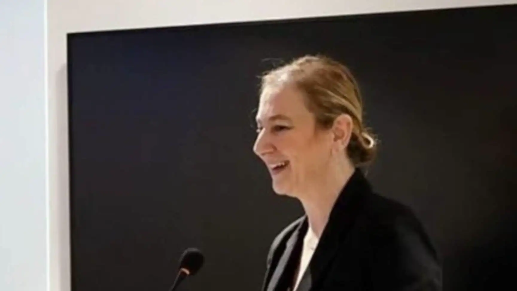Prof. Dr. Aylin Ataay Saybaşılı, mikrofonla açıklama yaparken. Prof. Dr. Aylin Ataay Saybaşılı, mikrofonla açıklama yaparken.