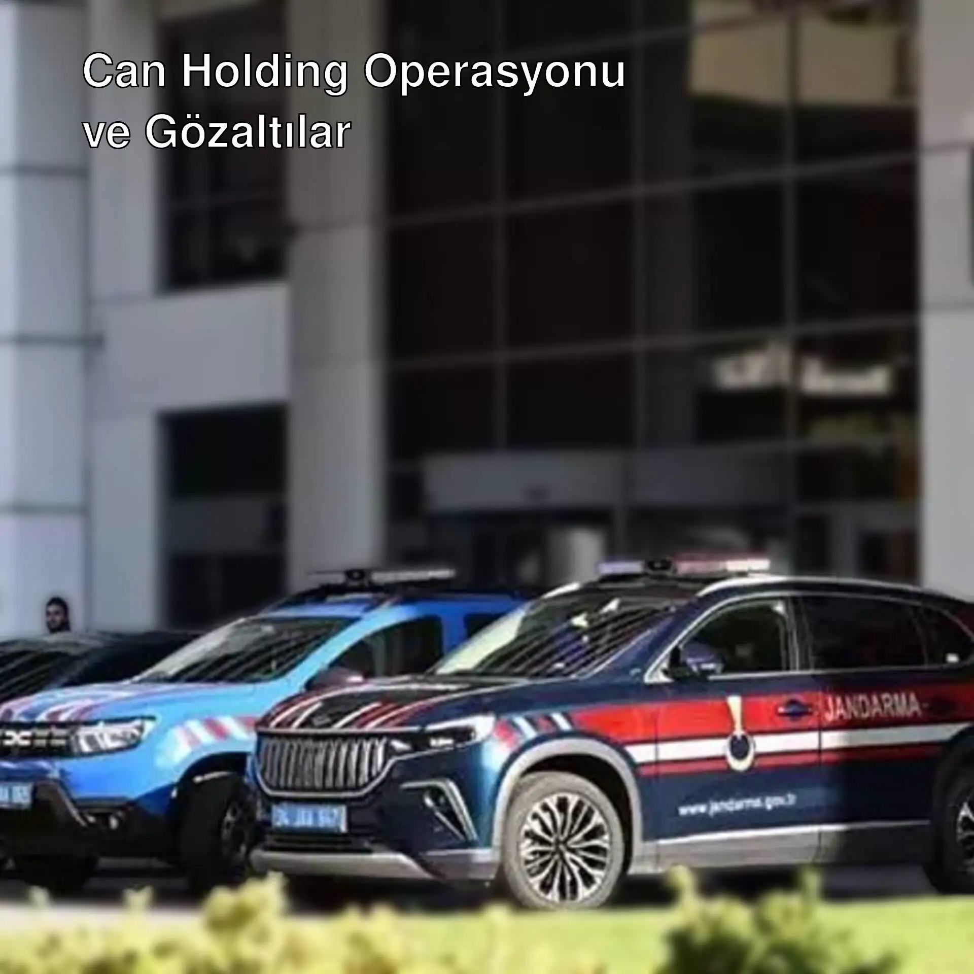 Can Holding'e yönelik operasyon sırasında bir grup araba. Can Holding'e yönelik operasyon sırasında bir grup araba.