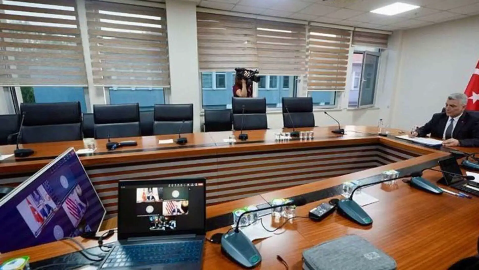 Bakan Bolat, ABD'li yatırımcılarla toplantı yapıyor.